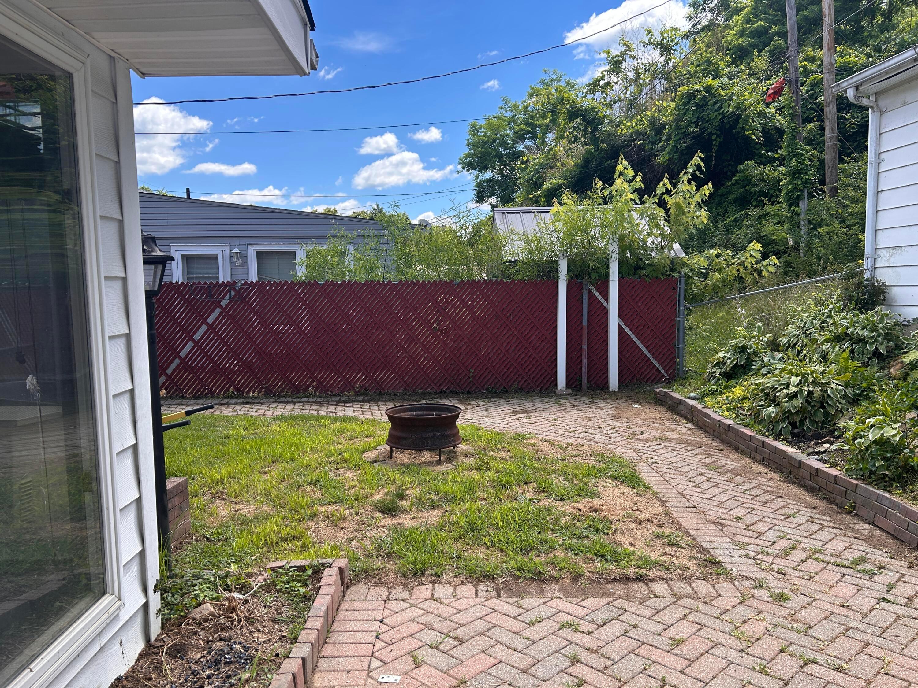 233 Florence Avenue Property Photo 20