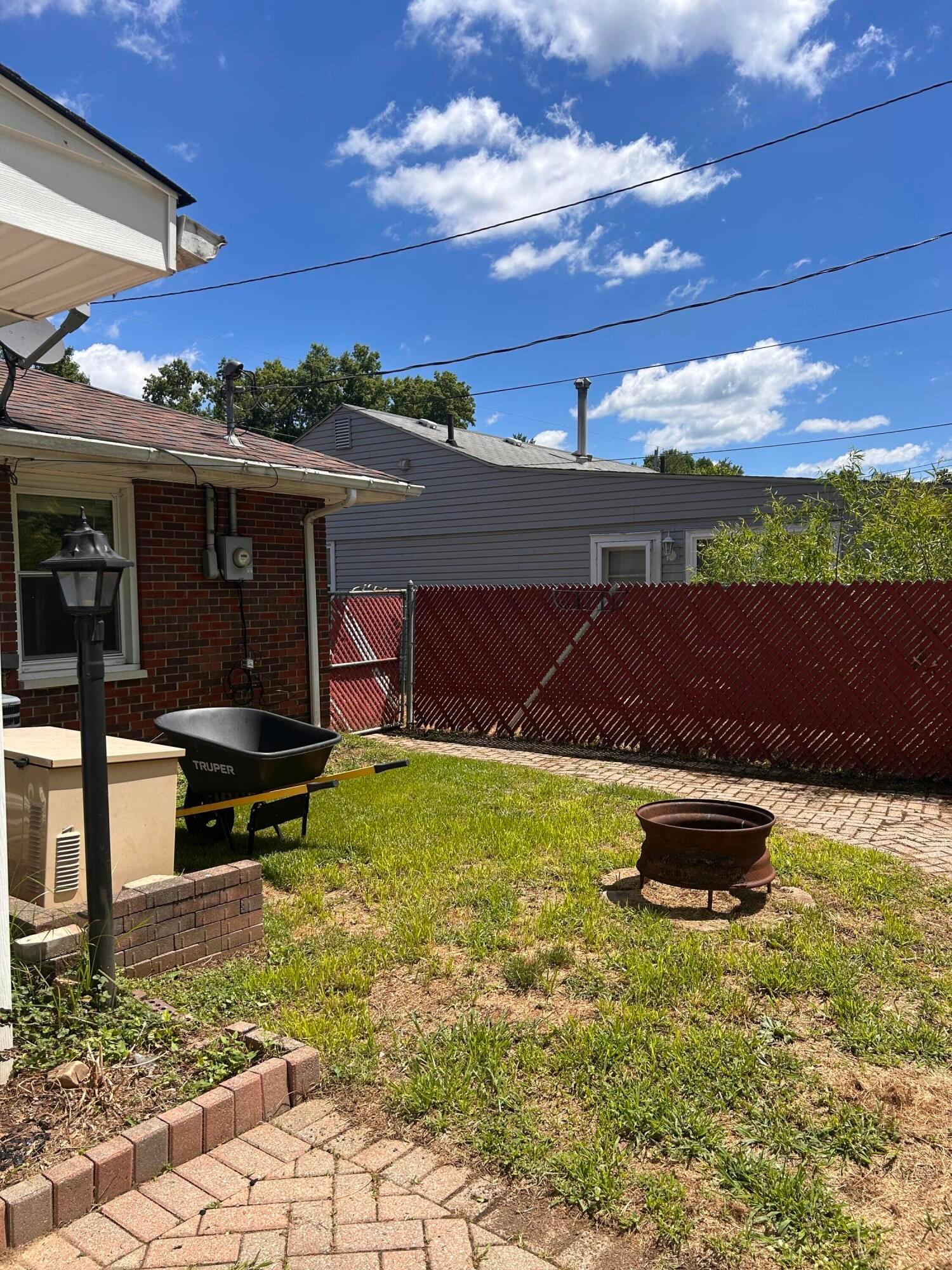 233 Florence Avenue Property Photo 21