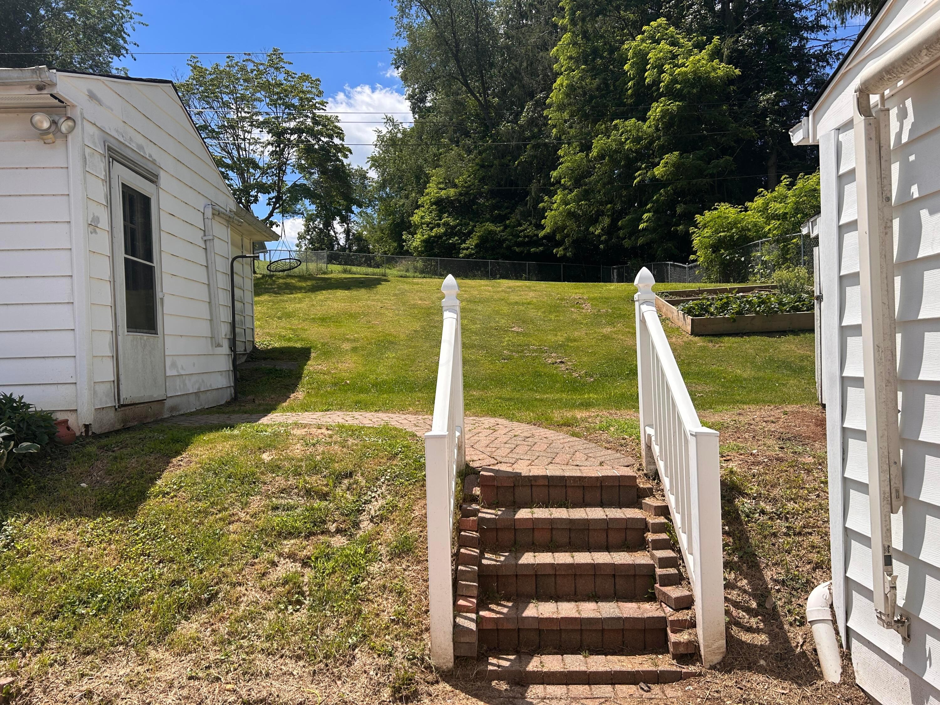 233 Florence Avenue Property Photo 22