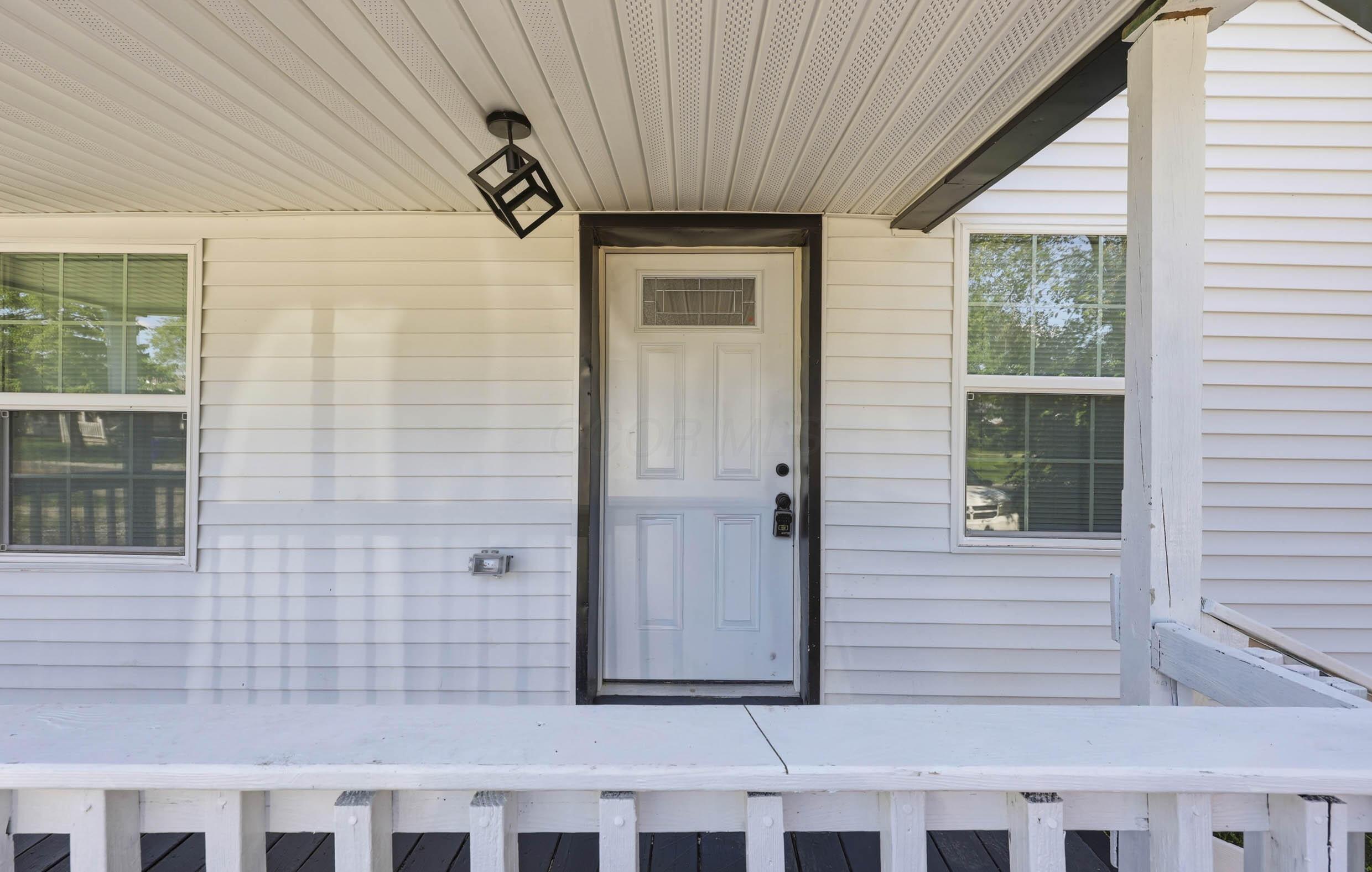 966 Whitethorne Avenue Property Photo 4