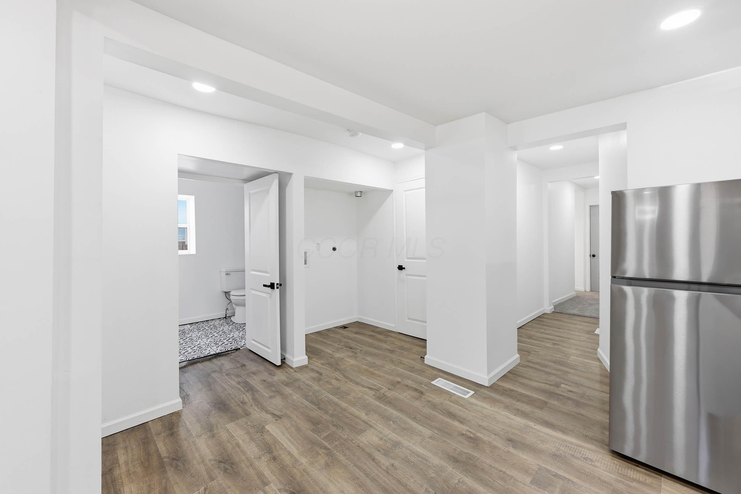 966 Whitethorne Avenue Property Photo 10