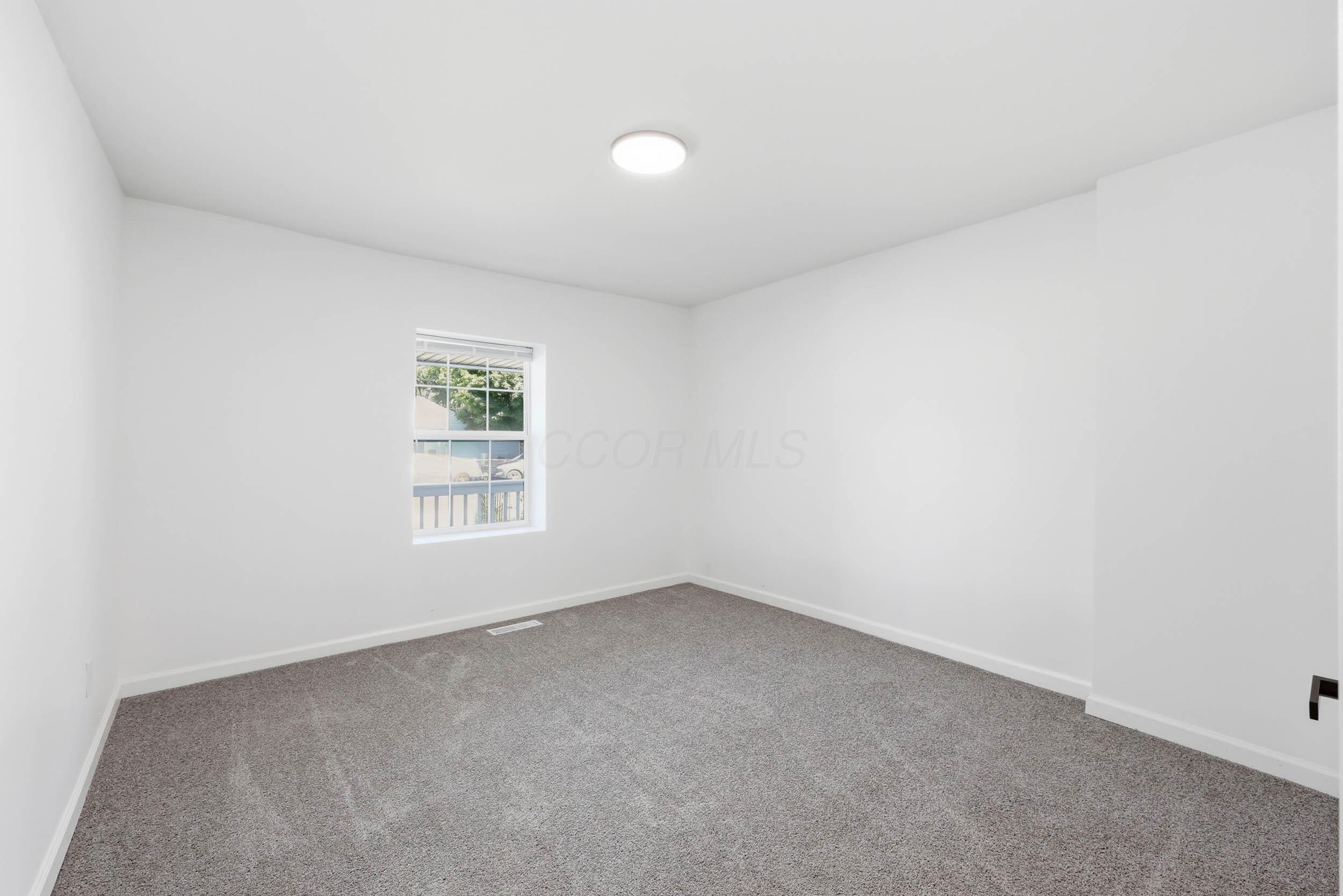 966 Whitethorne Avenue Property Photo 11