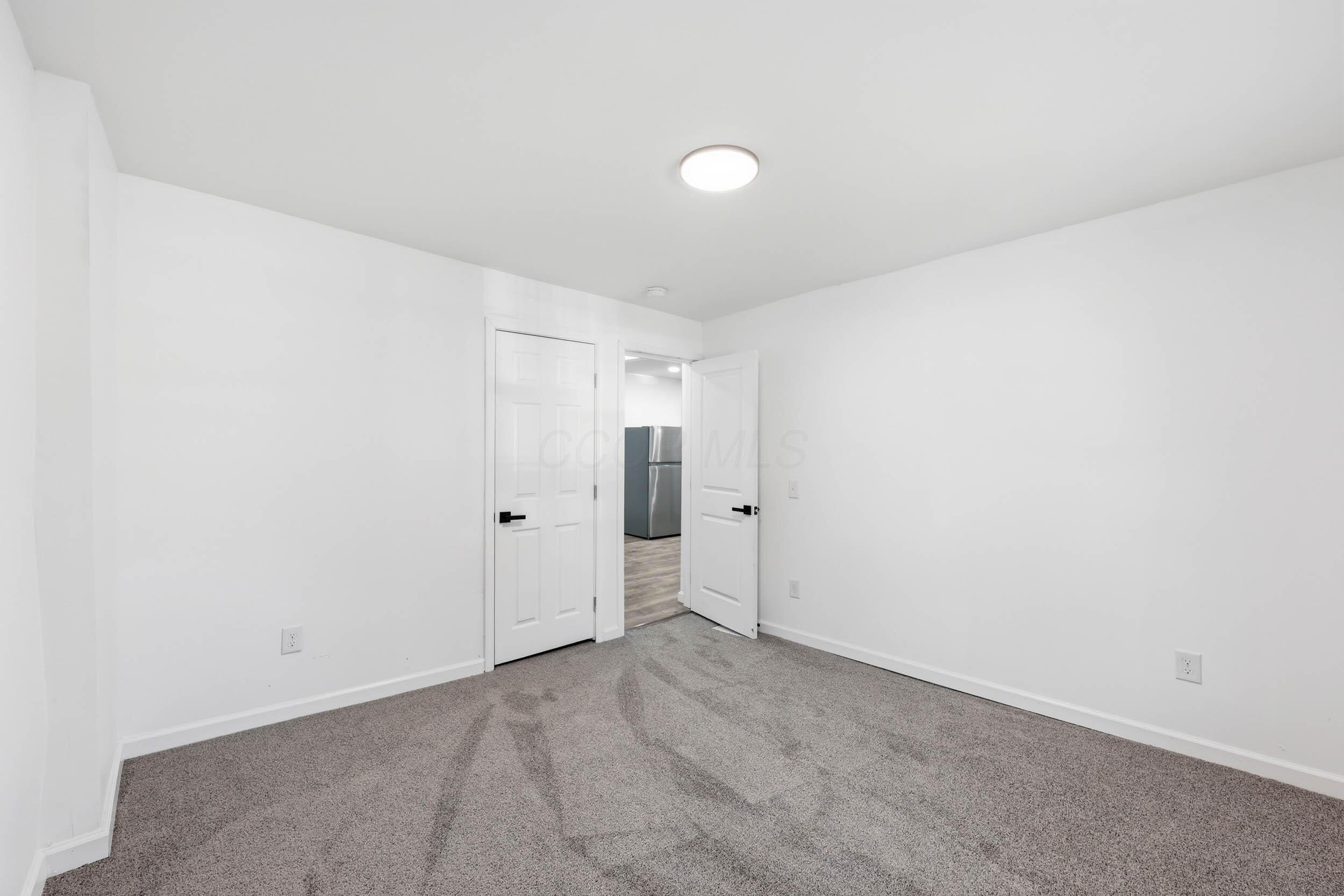 966 Whitethorne Avenue Property Photo 12