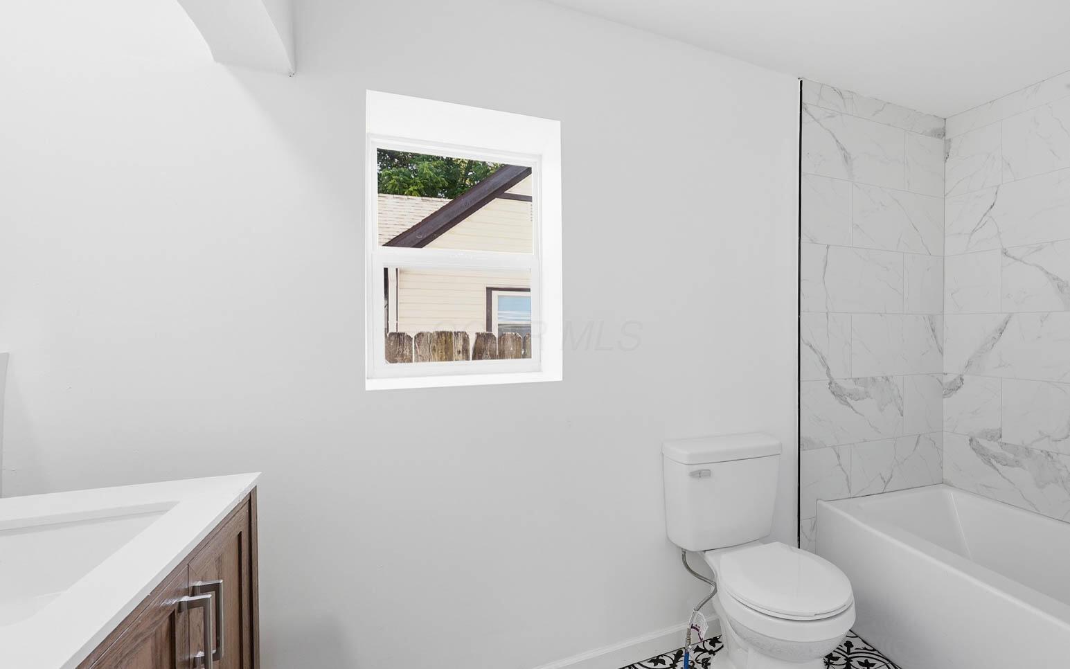966 Whitethorne Avenue Property Photo 13