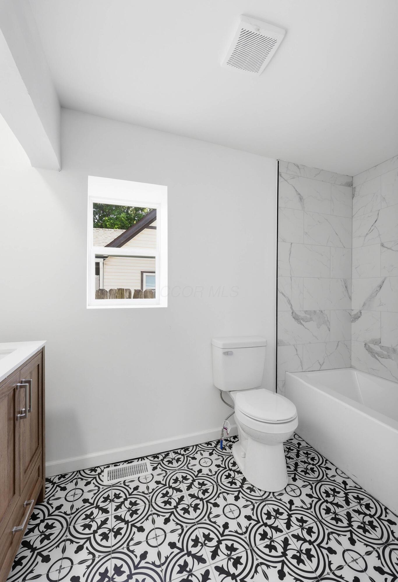 966 Whitethorne Avenue Property Photo 14