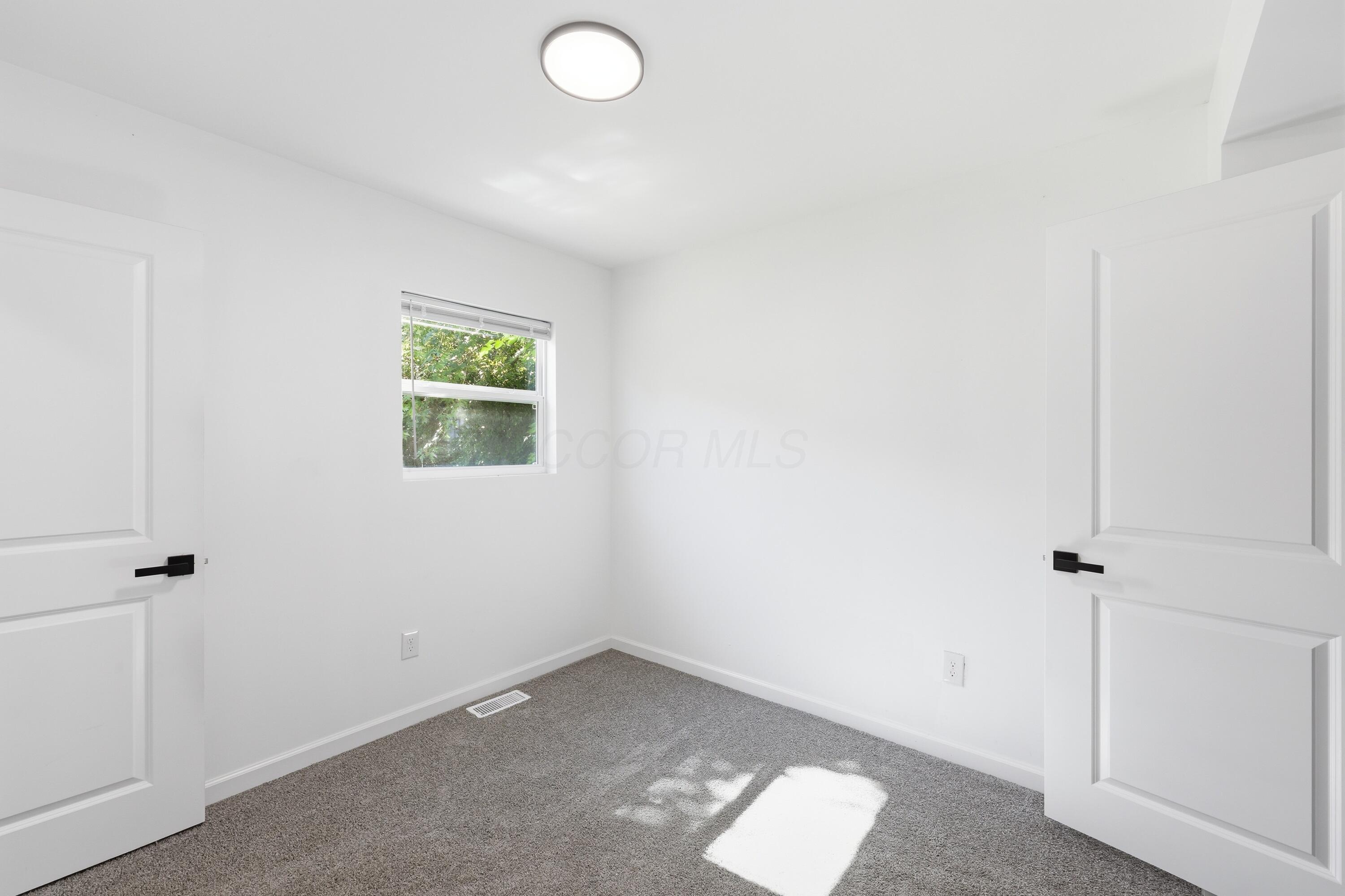 966 Whitethorne Avenue Property Photo 17