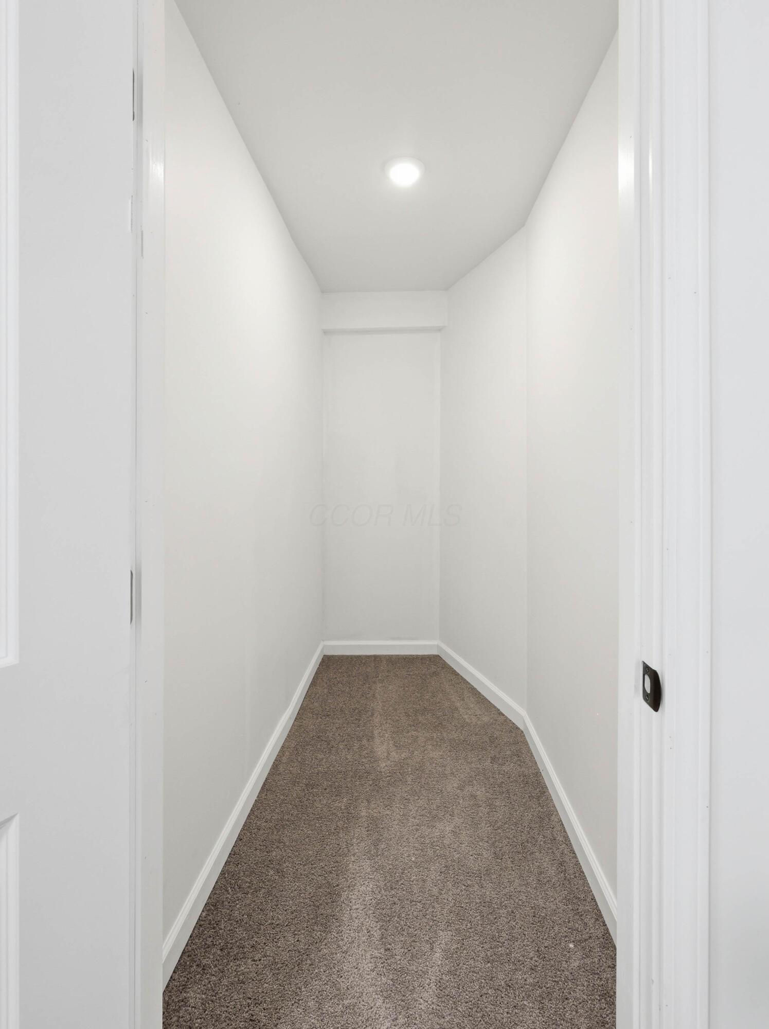 966 Whitethorne Avenue Property Photo 18