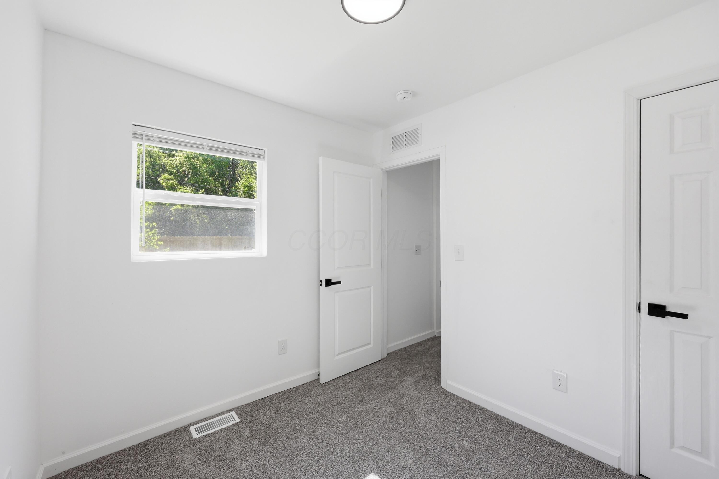 966 Whitethorne Avenue Property Photo 20
