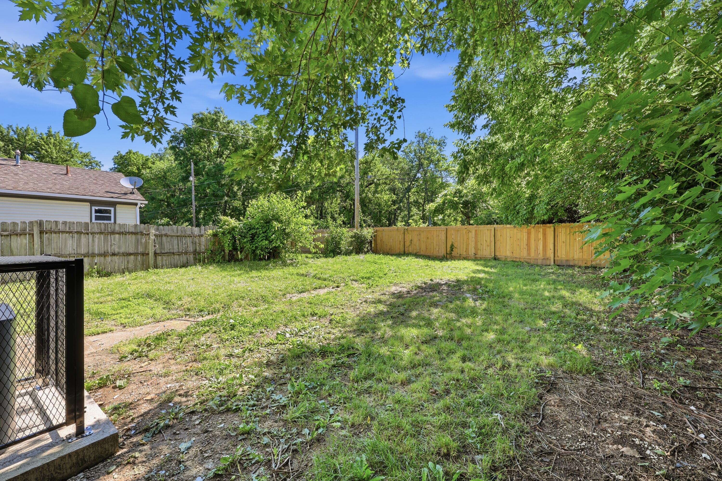 966 Whitethorne Avenue Property Photo 23