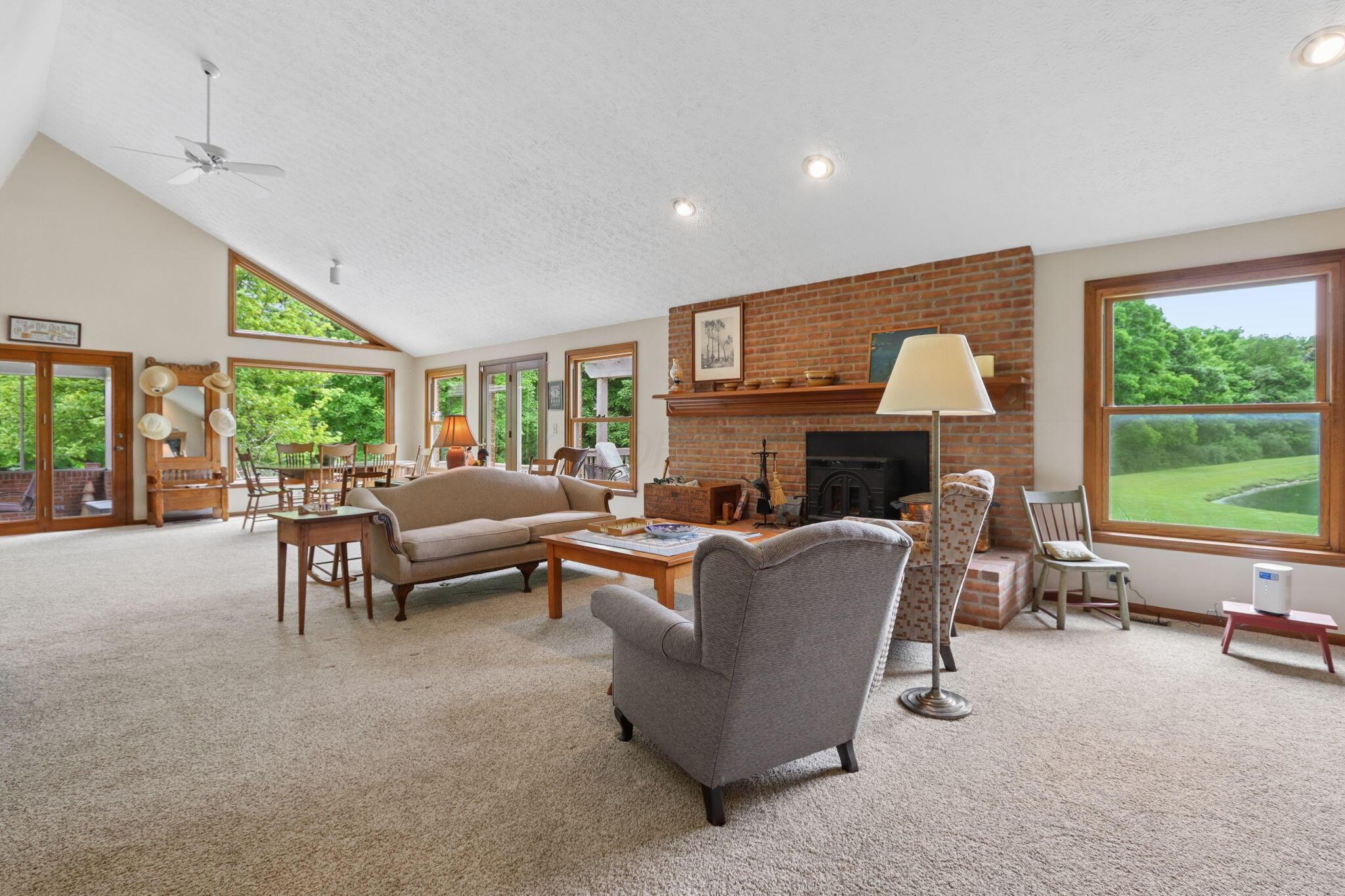 1525 Cole Road Property Photo 4