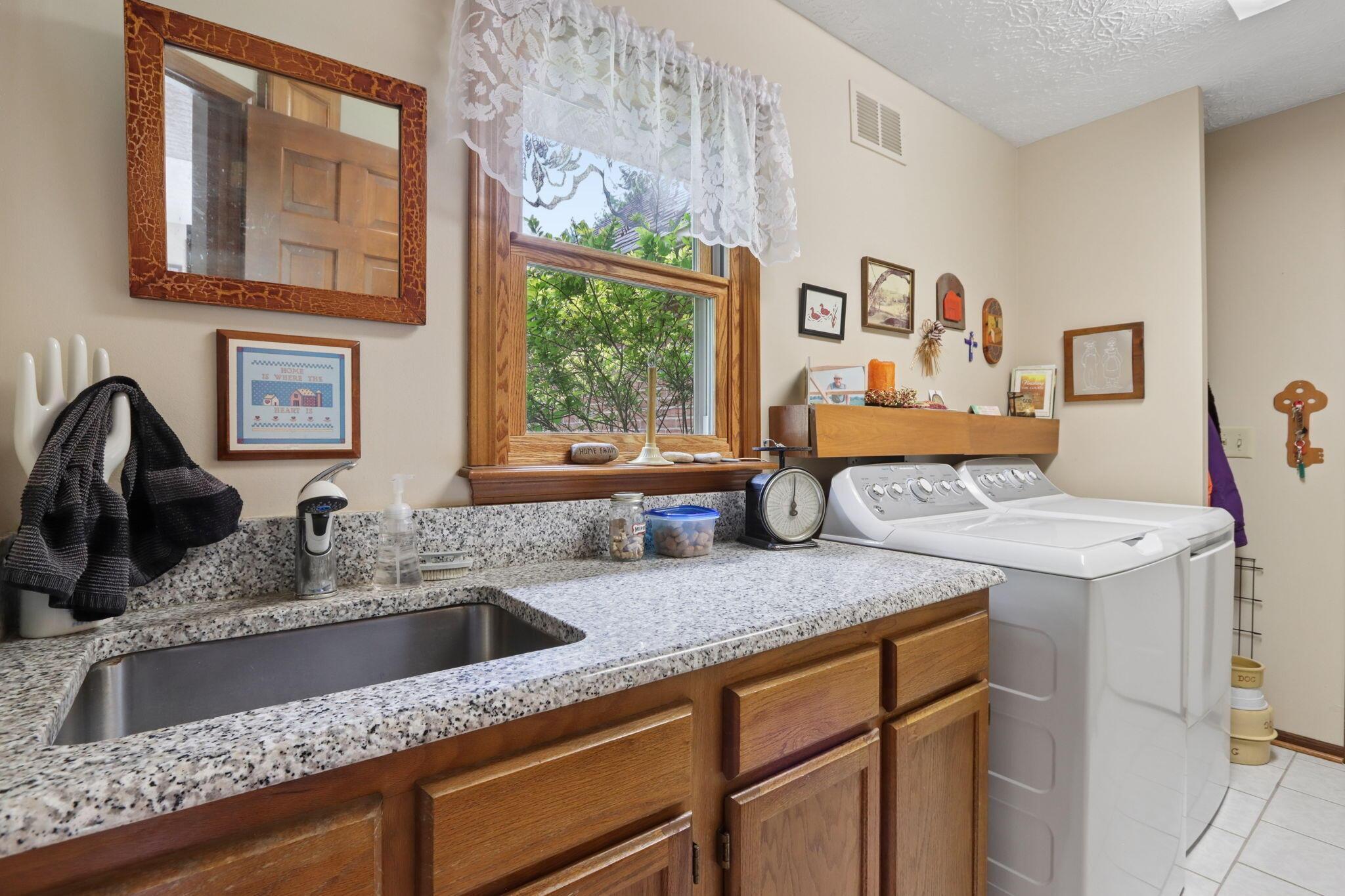 1525 Cole Road Property Photo 21