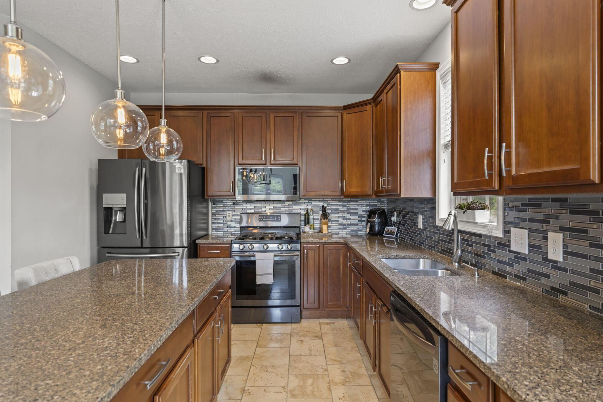 6152 Maxton Place Property Photo 15