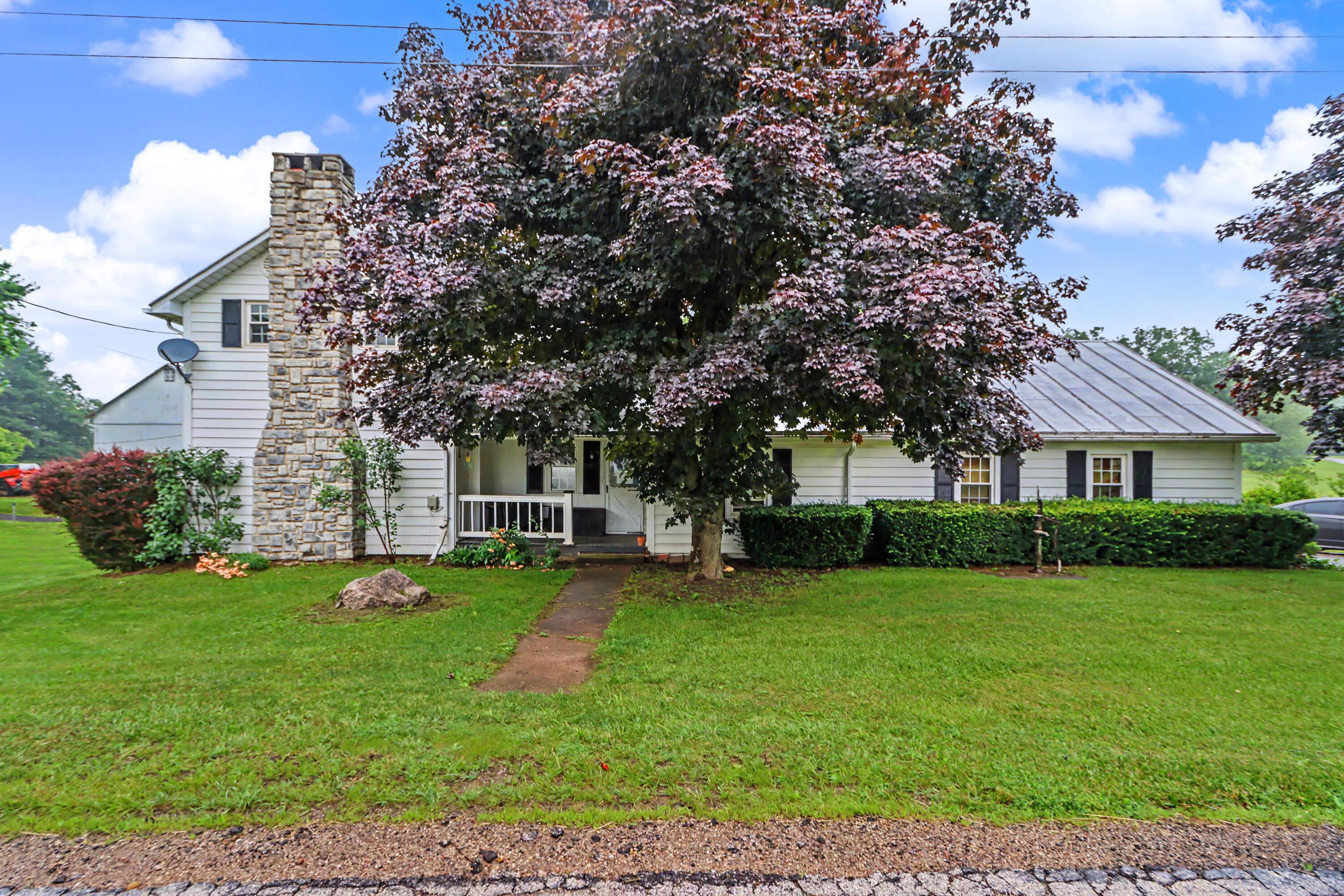 2444 Kings Corners Road E Property Photo 1