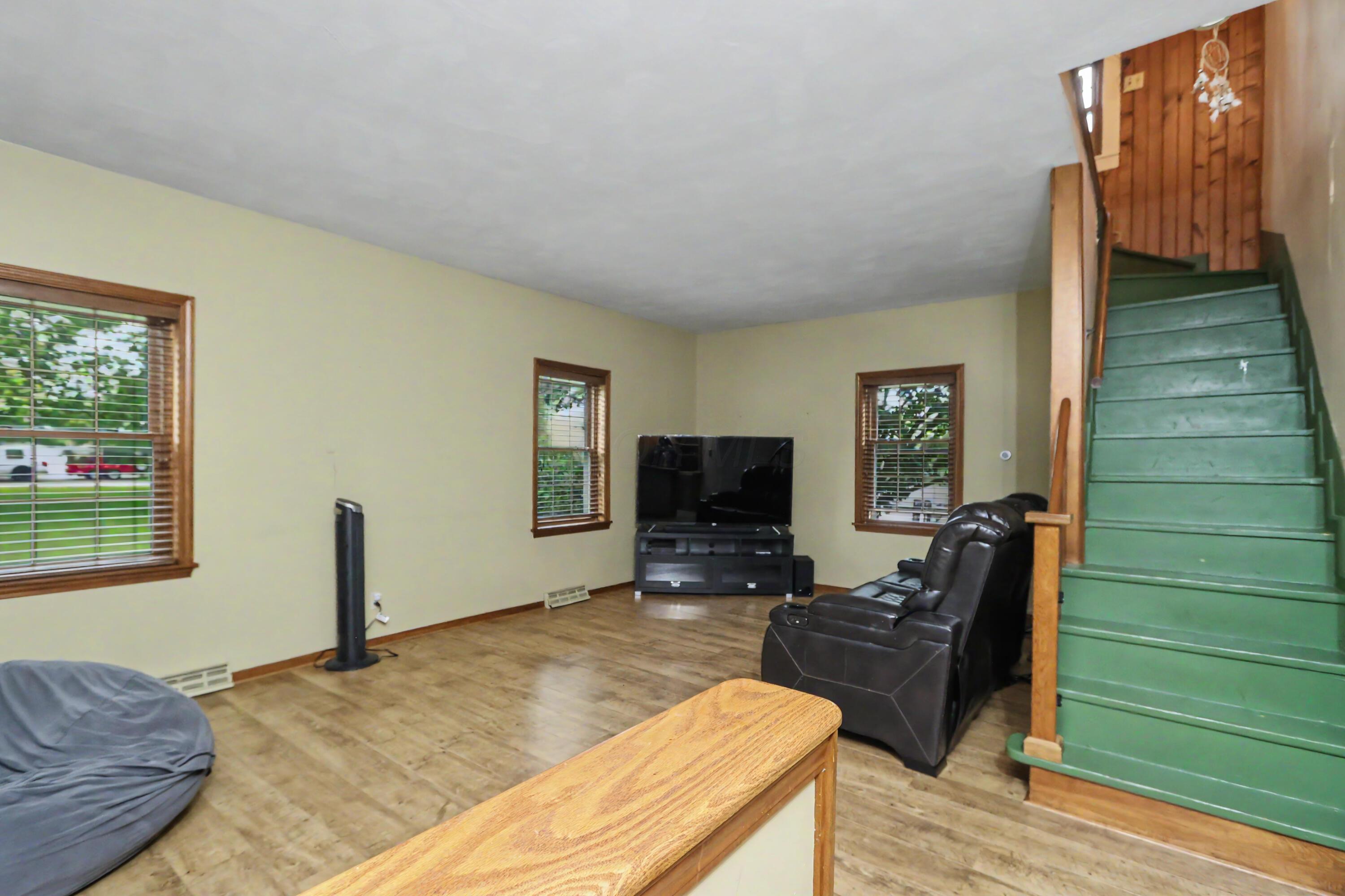 2444 Kings Corners Road E Property Photo 10