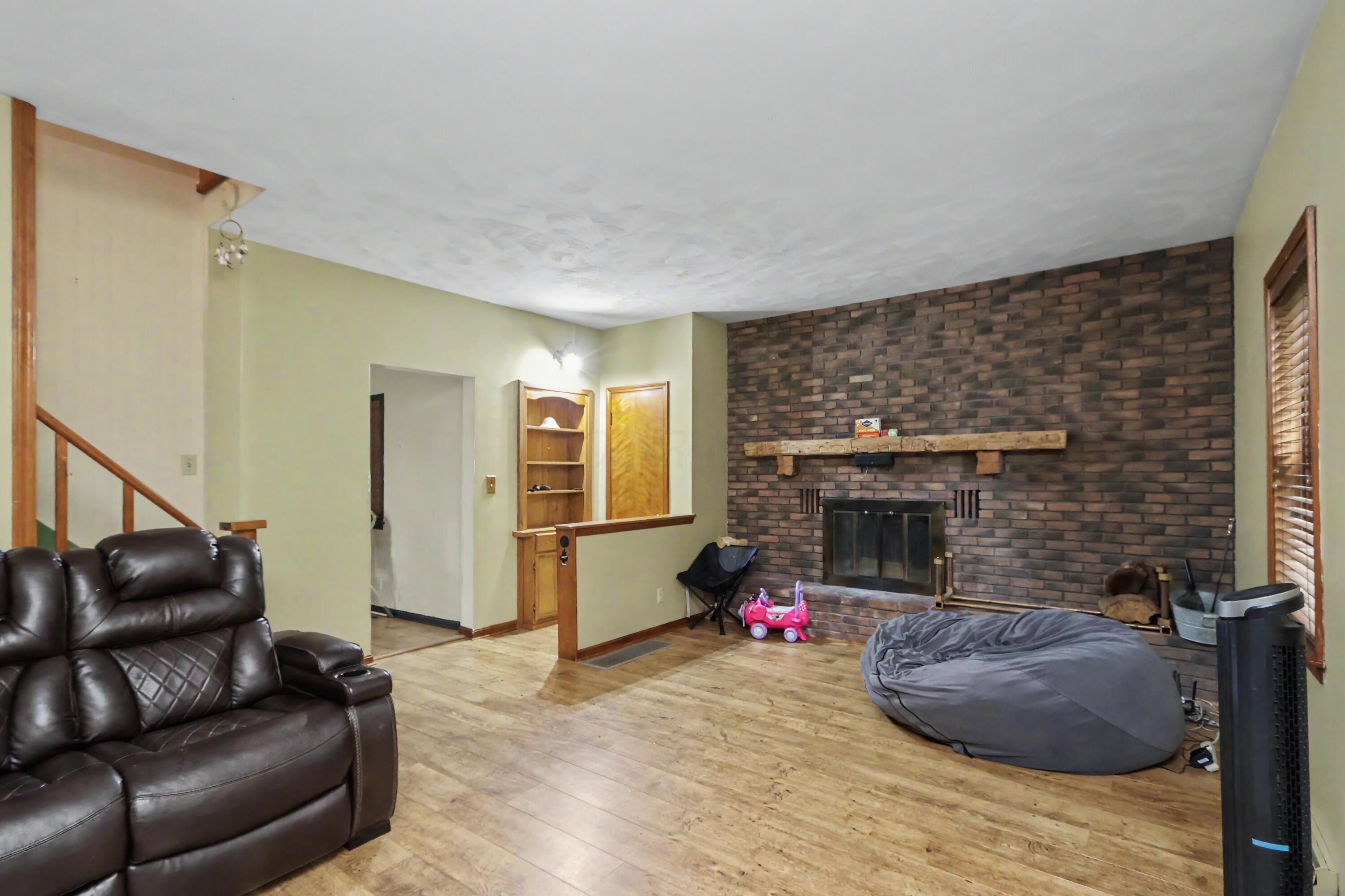 2444 Kings Corners Road E Property Photo 12