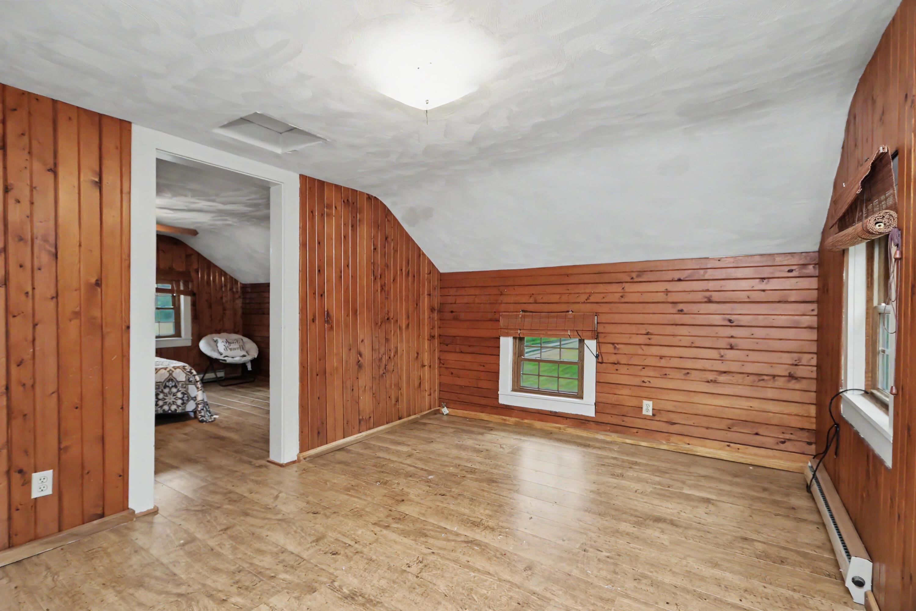 2444 Kings Corners Road E Property Photo 13