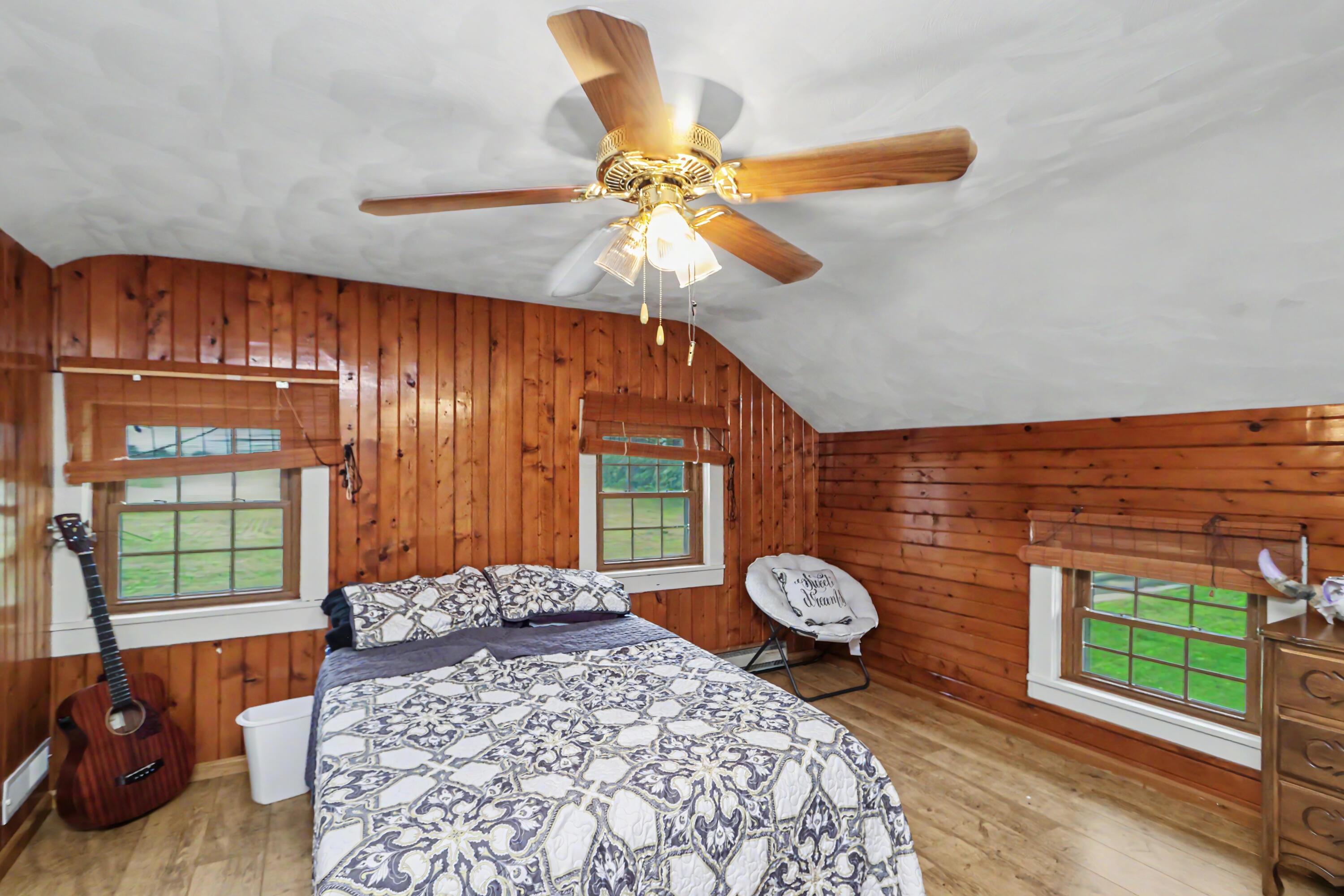 2444 Kings Corners Road E Property Photo 15