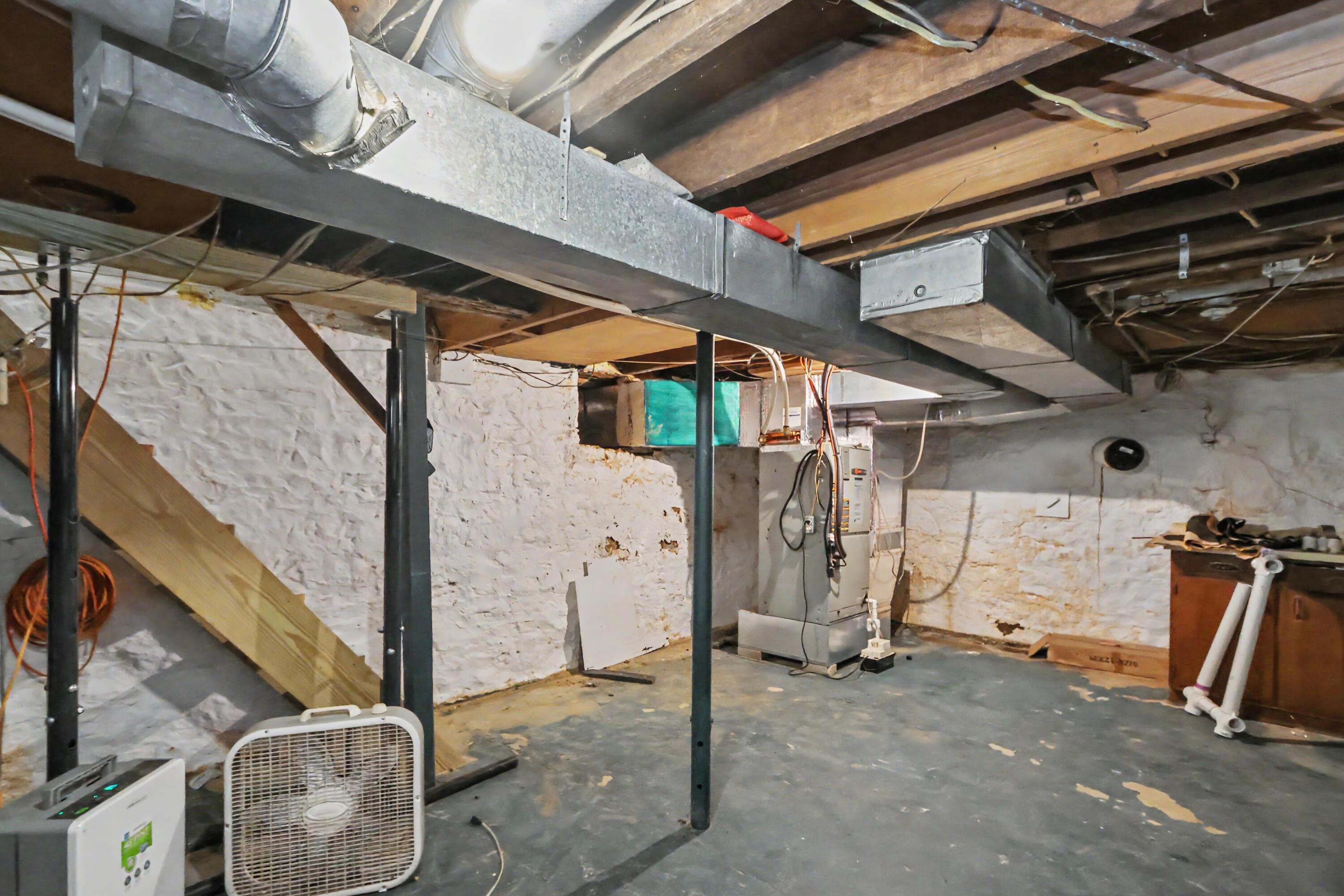 2444 Kings Corners Road E Property Photo 31