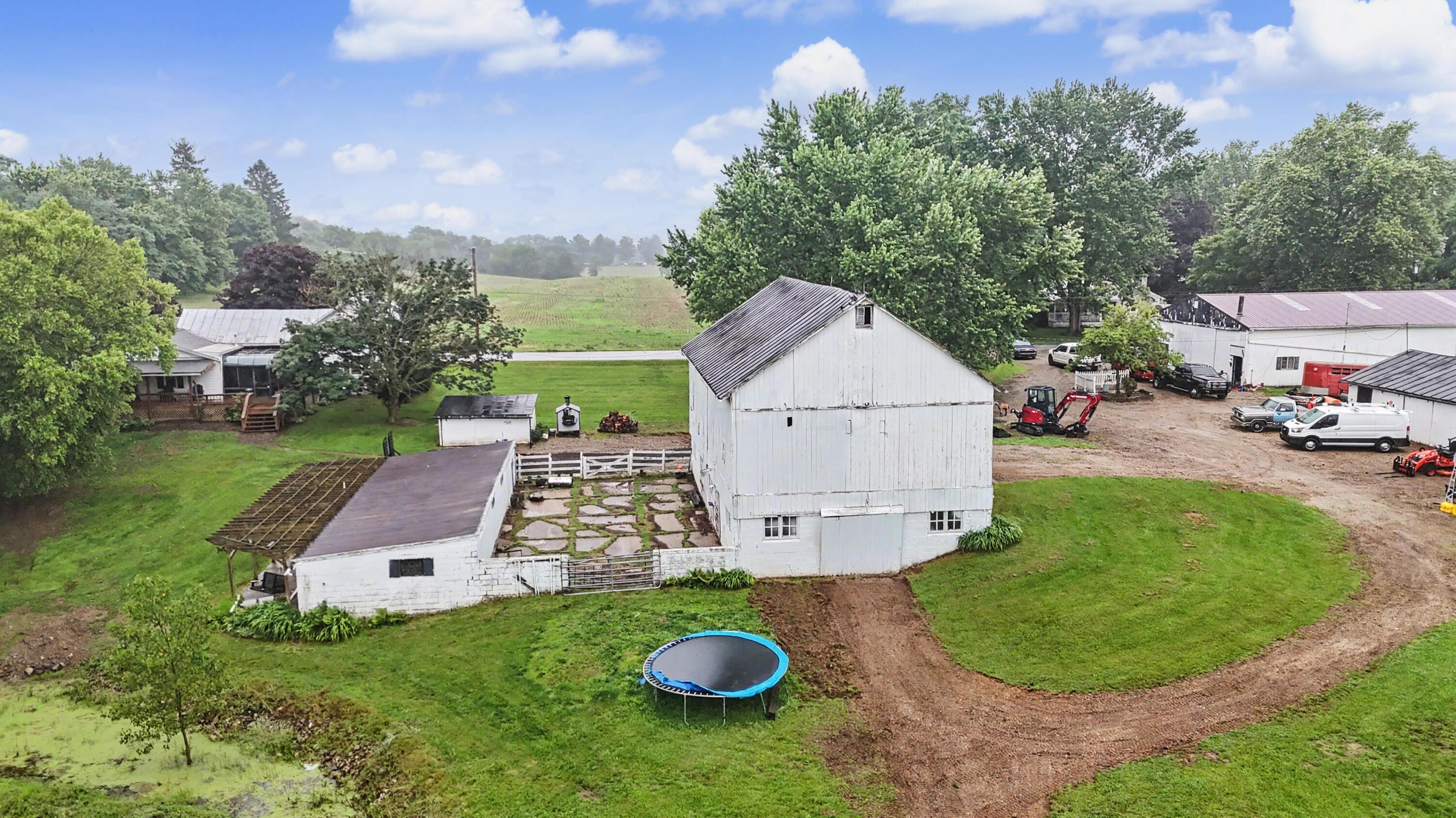 2444 Kings Corners Road E Property Photo 35