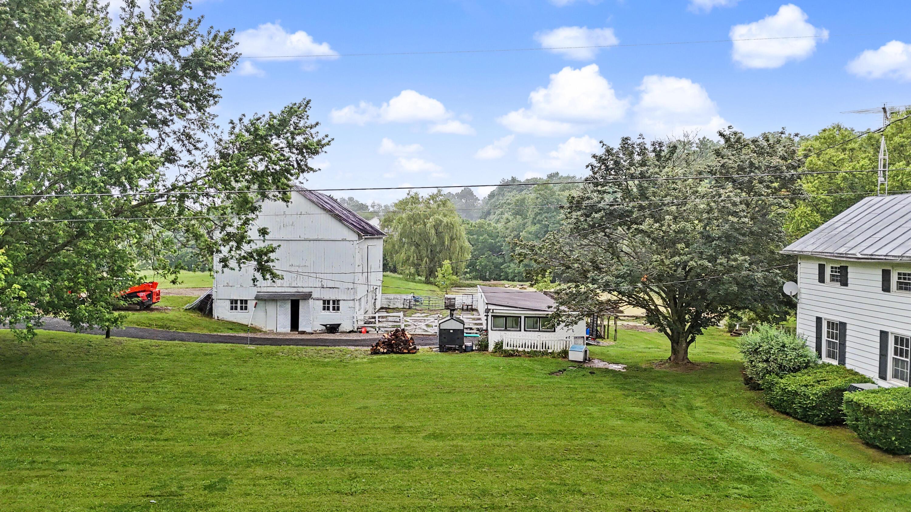 2444 Kings Corners Road E Property Photo 38
