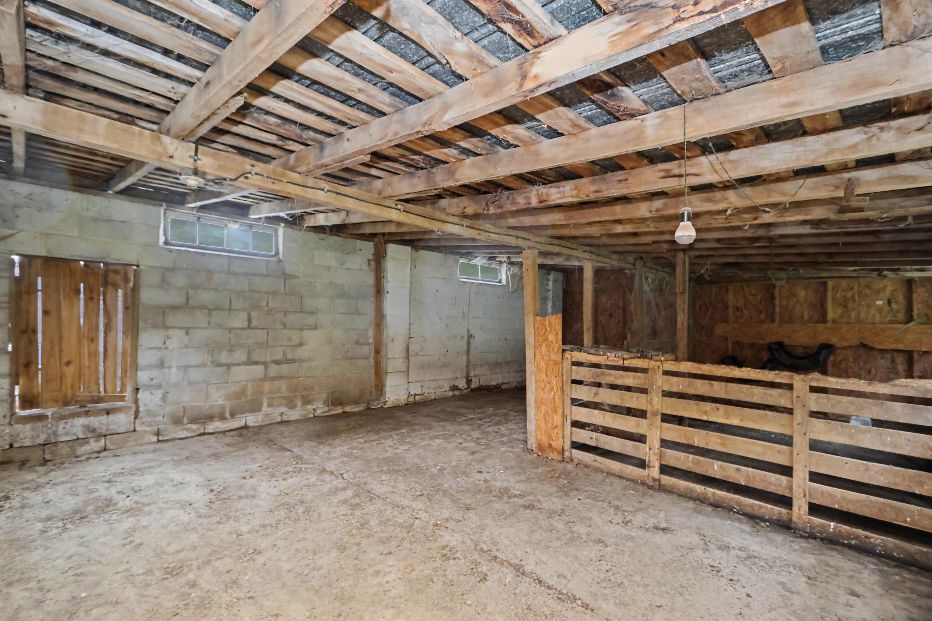 2444 Kings Corners Road E Property Photo 40