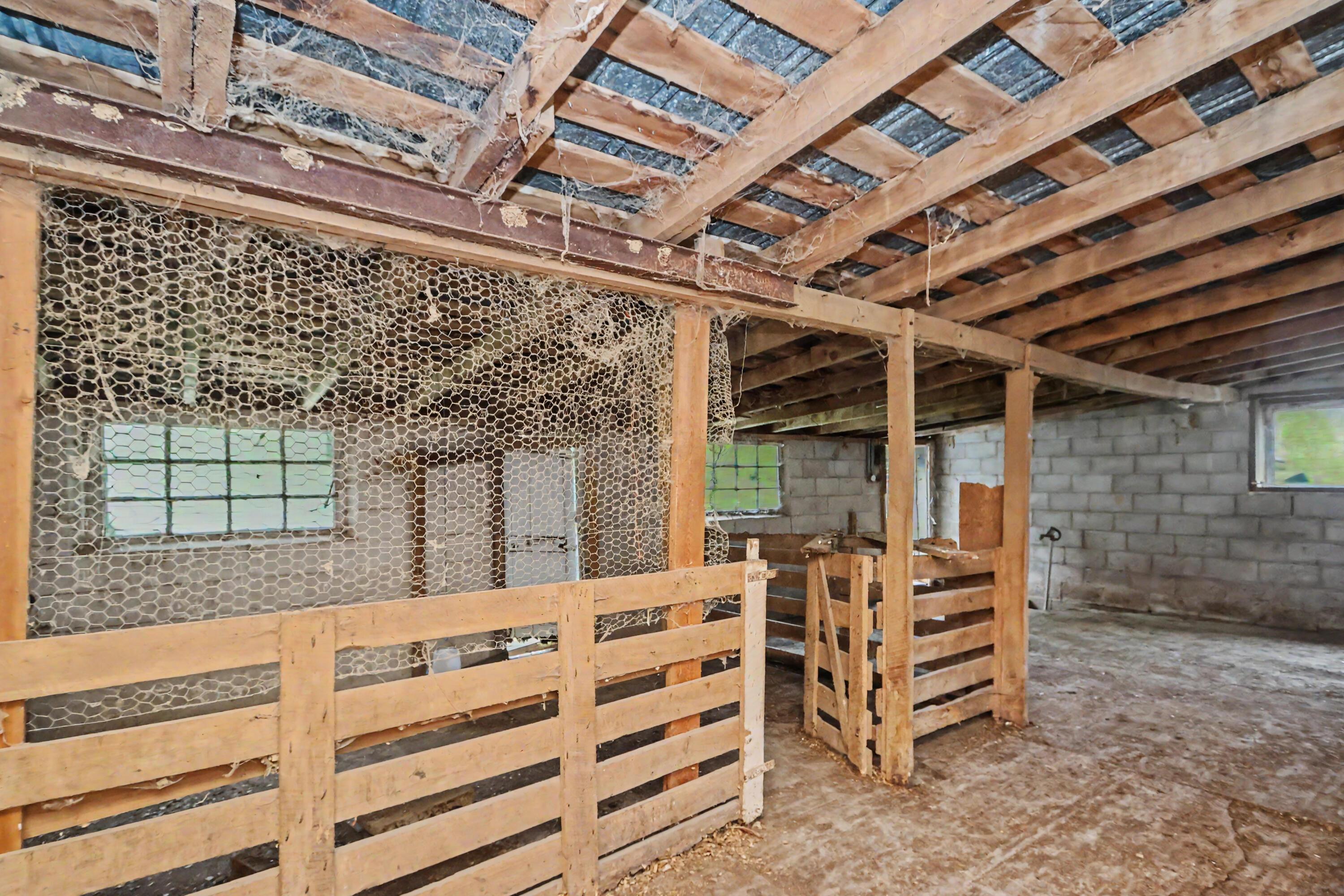 2444 Kings Corners Road E Property Photo 41
