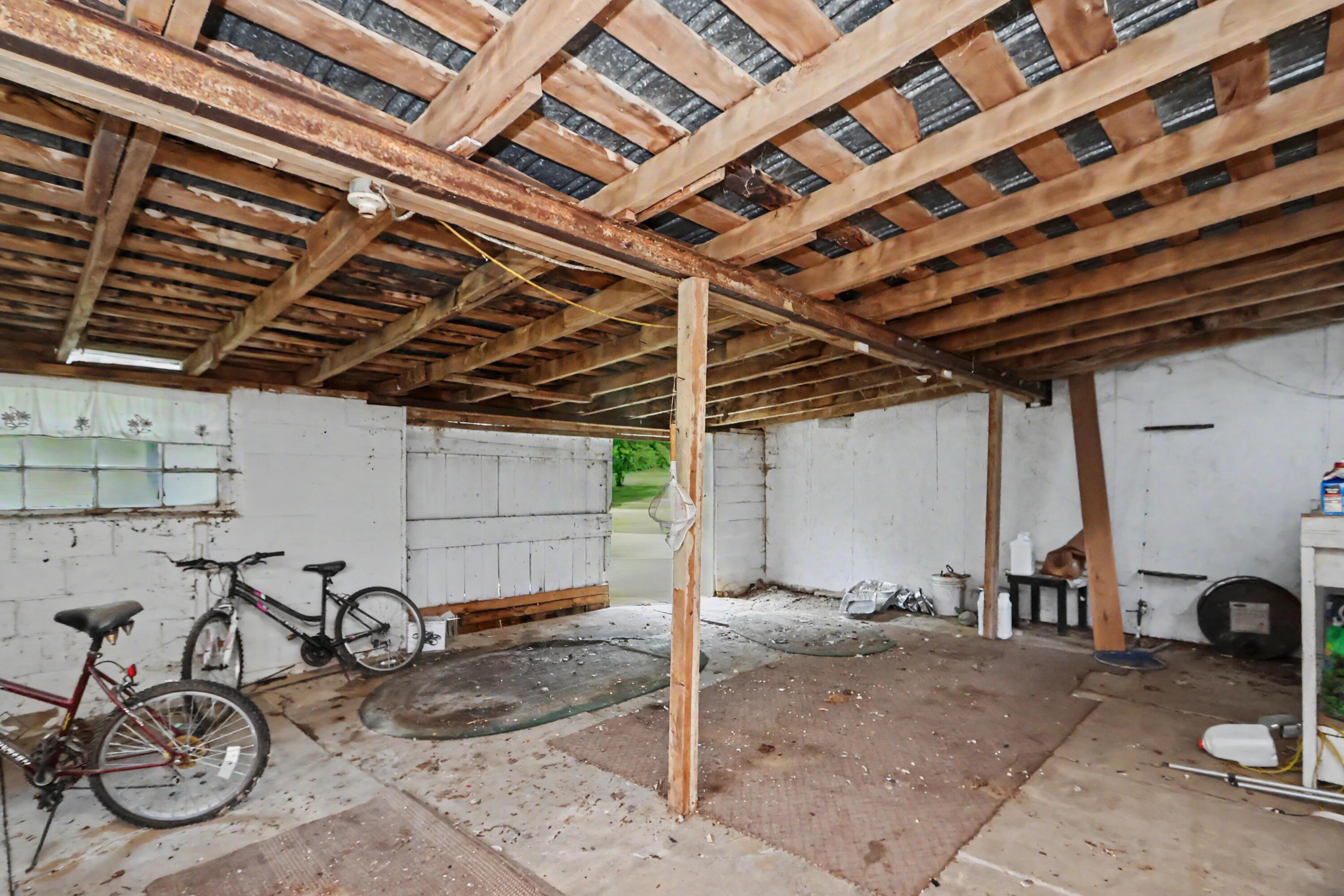 2444 Kings Corners Road E Property Photo 44