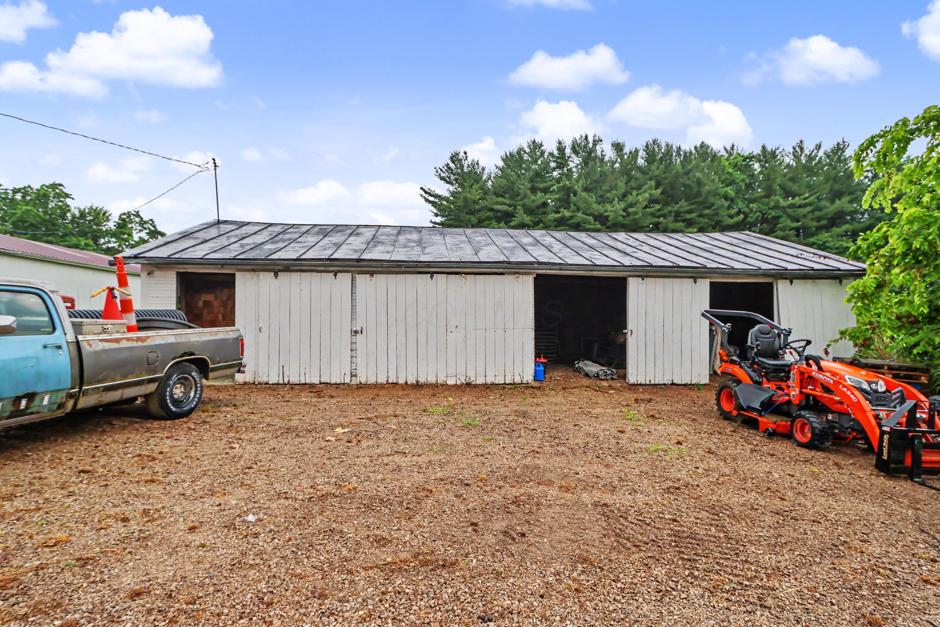 2444 Kings Corners Road E Property Photo 49