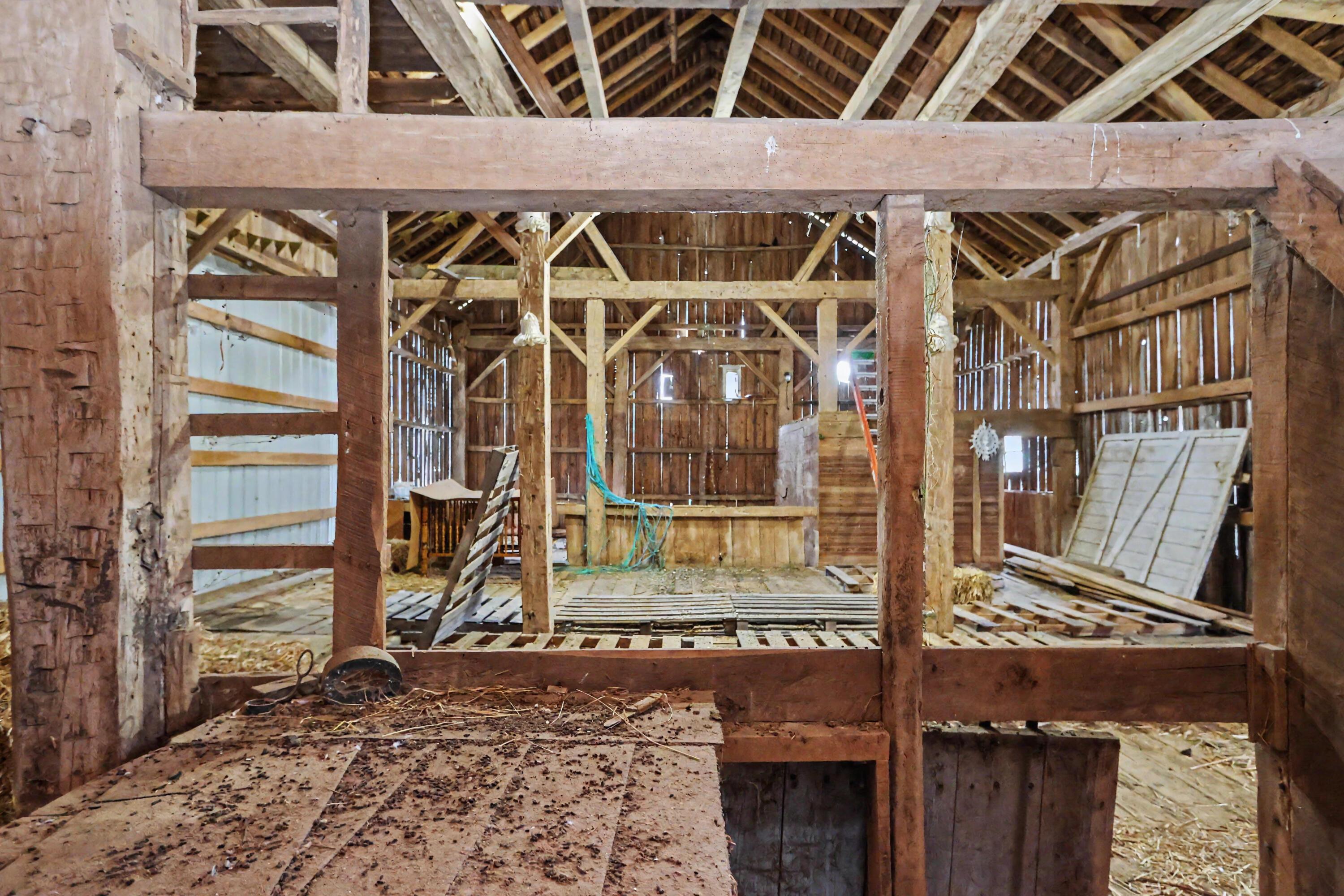 2444 Kings Corners Road E Property Photo 63
