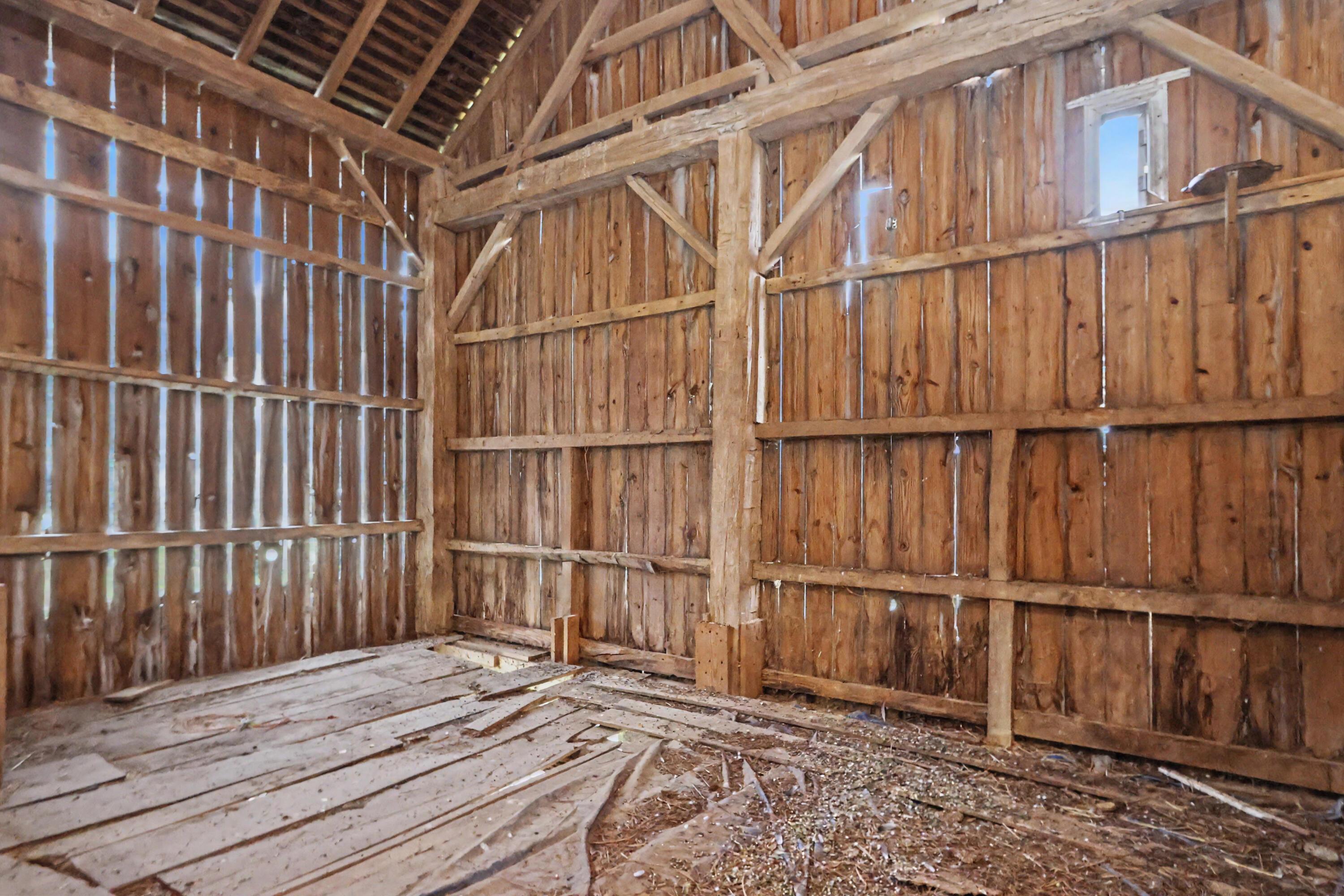 2444 Kings Corners Road E Property Photo 66