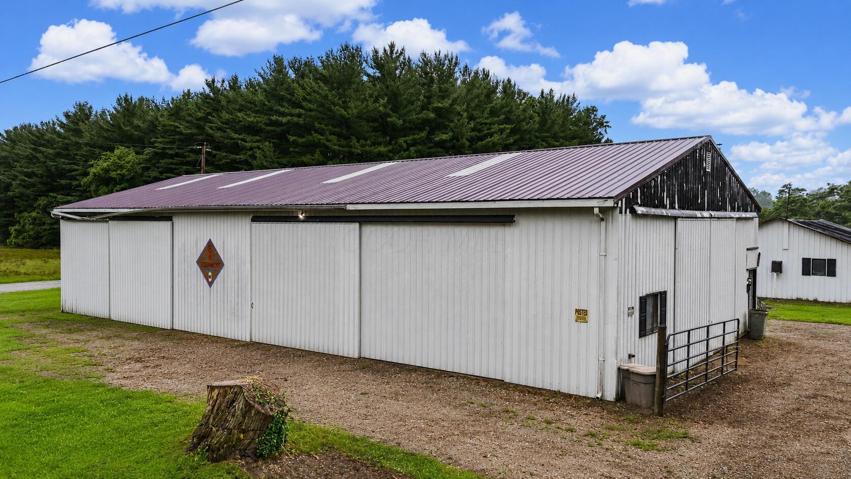 2444 Kings Corners Road E Property Photo 70