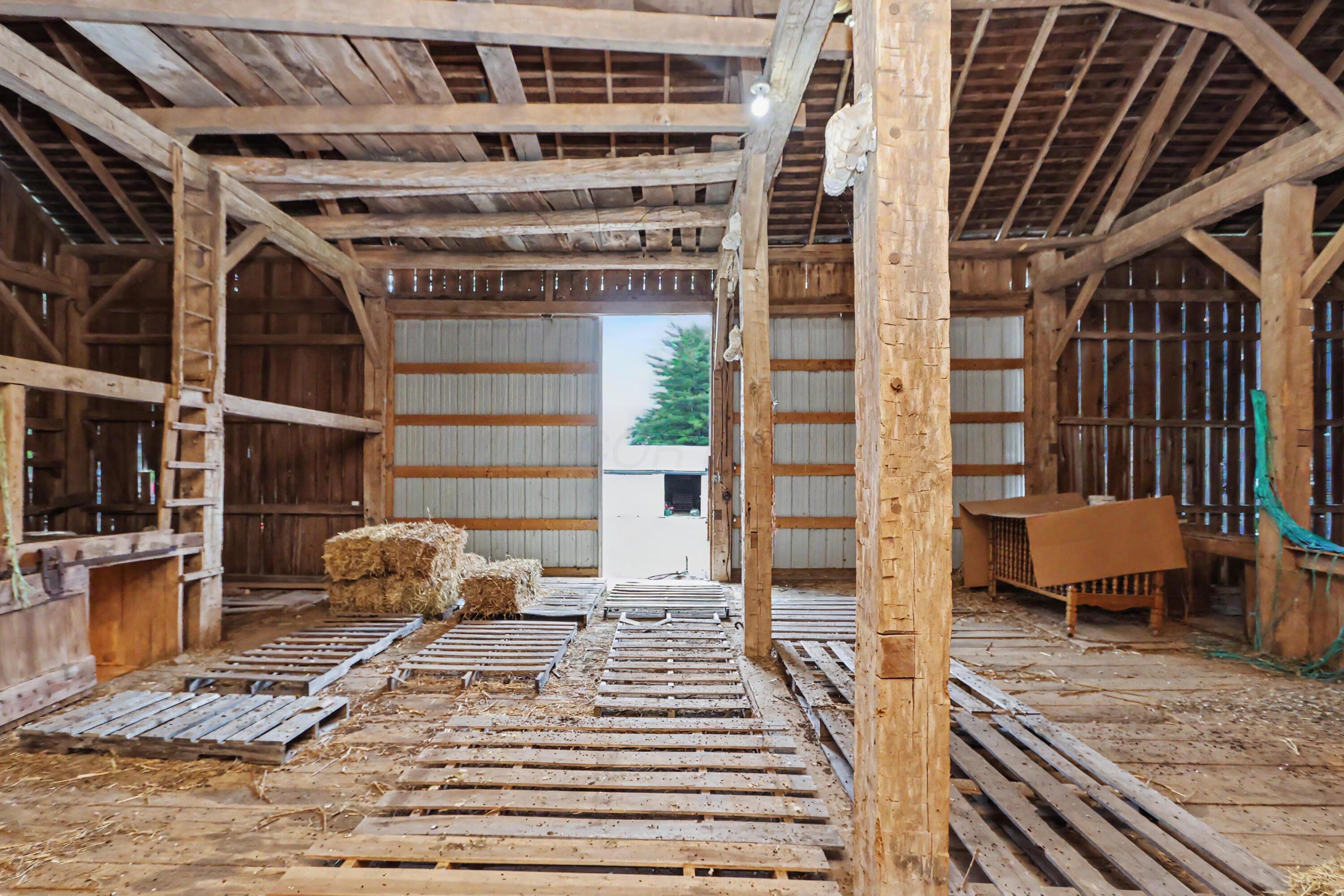 2444 Kings Corners Road E Property Photo 75