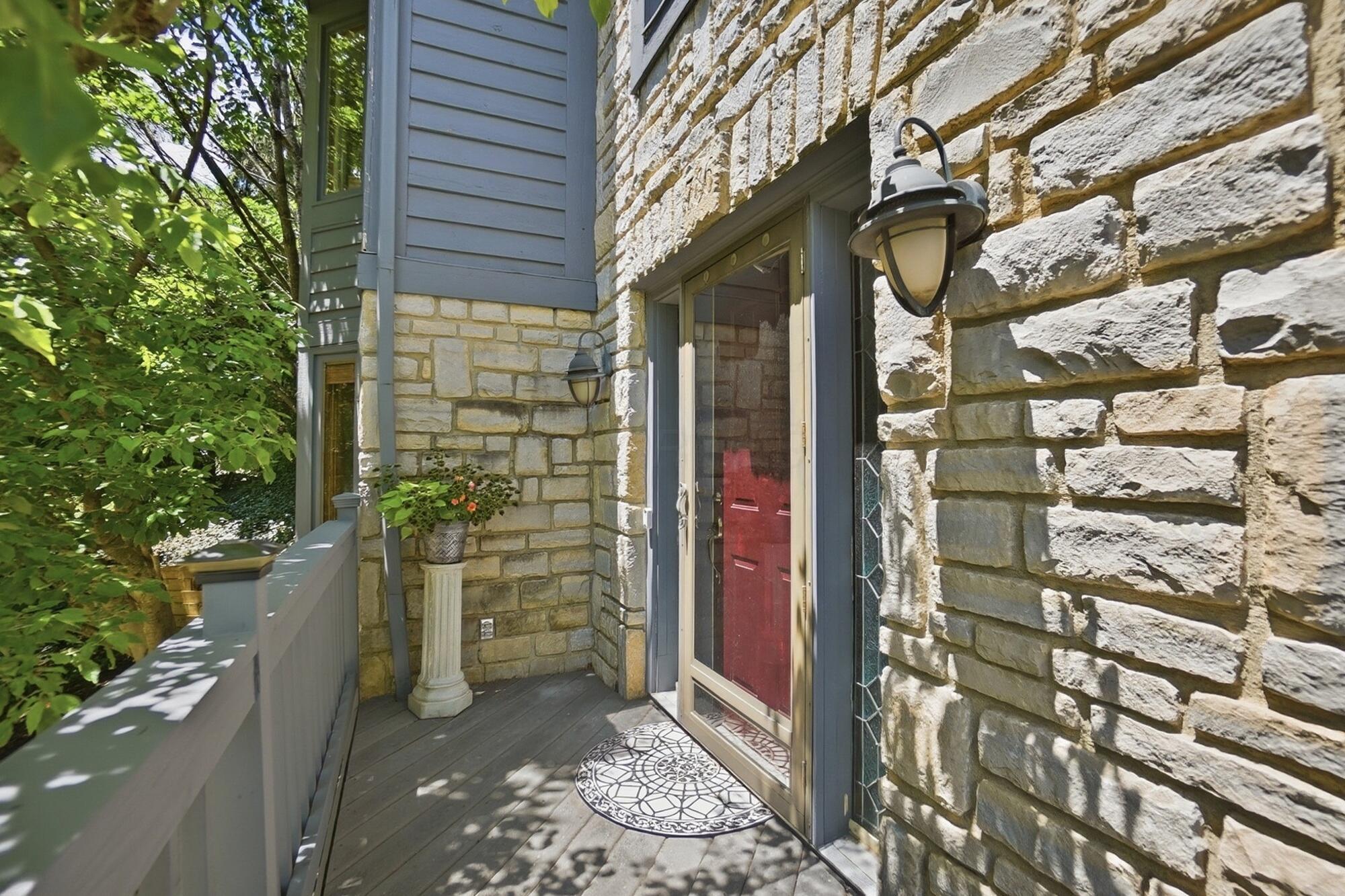 786 Robbins Way Property Photo 7