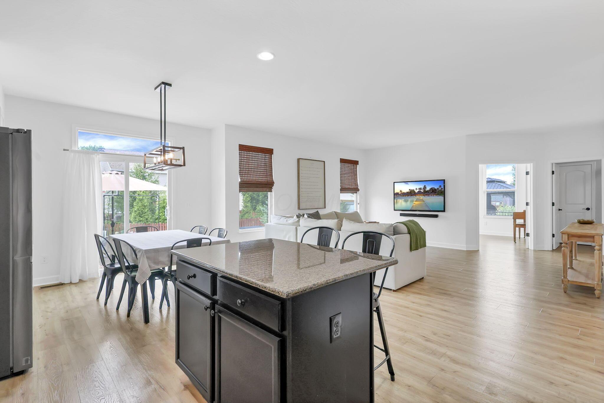 596 Herrogate Square Property Photo 11