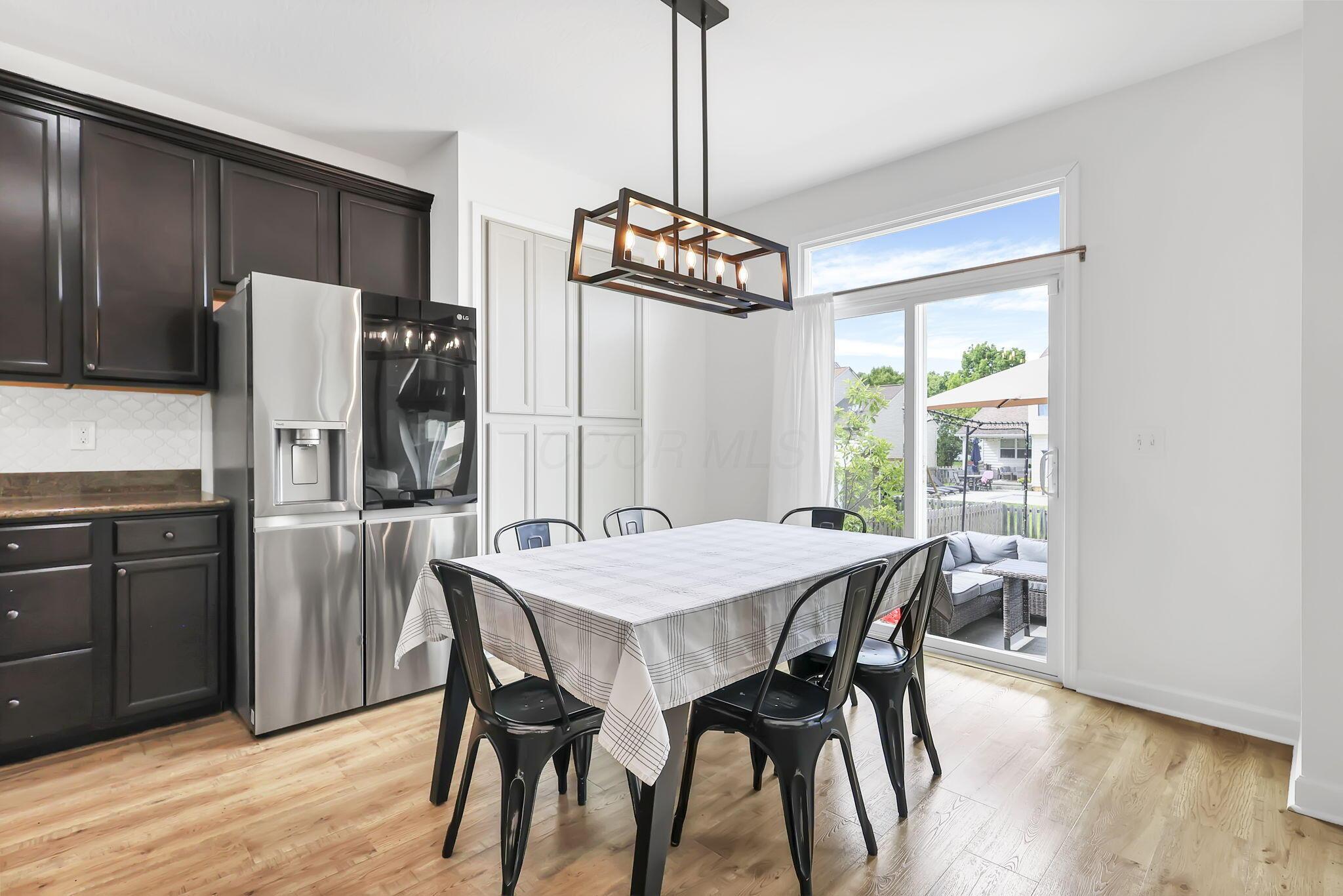 596 Herrogate Square Property Photo 12