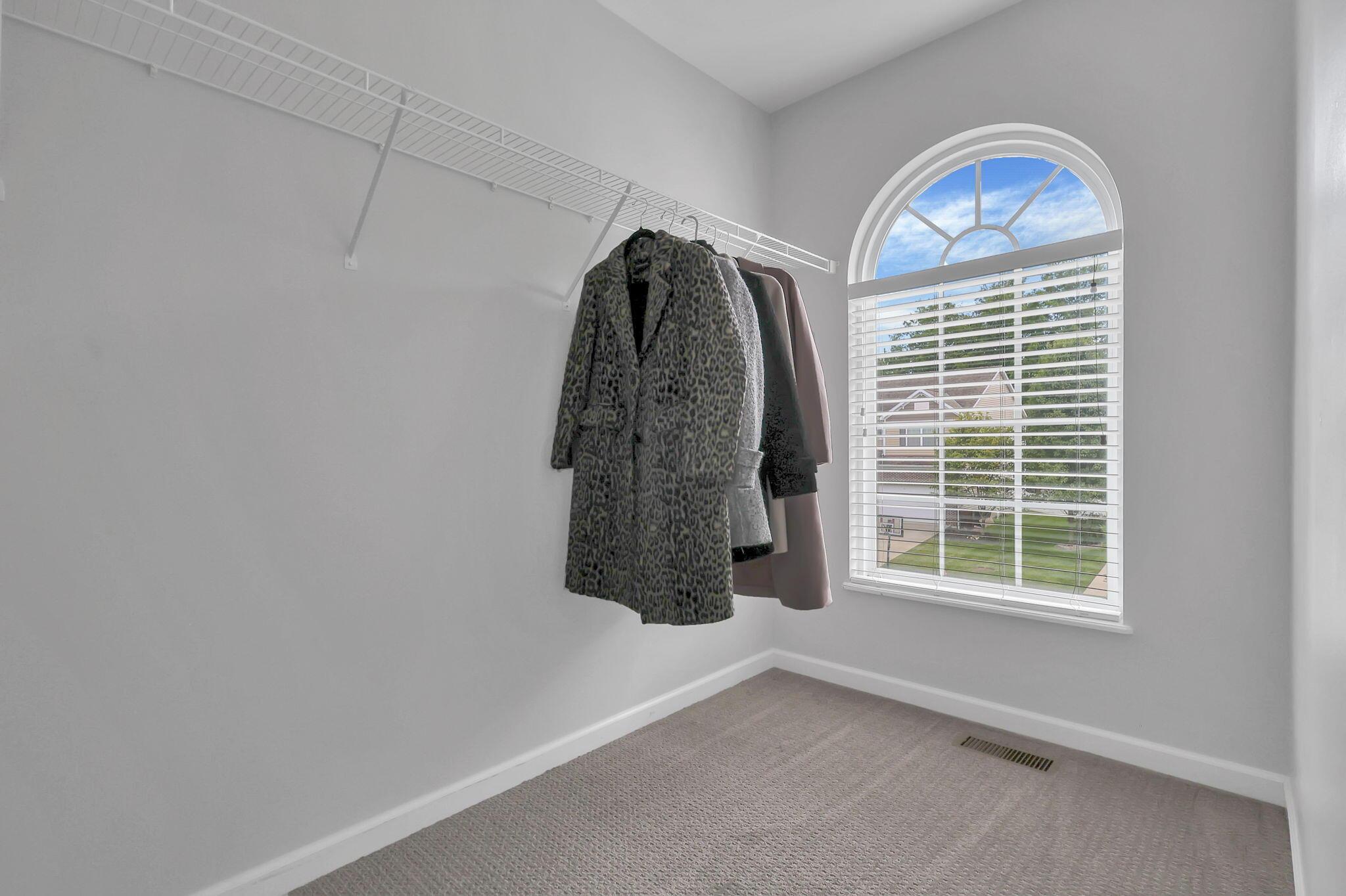 596 Herrogate Square Property Photo 20