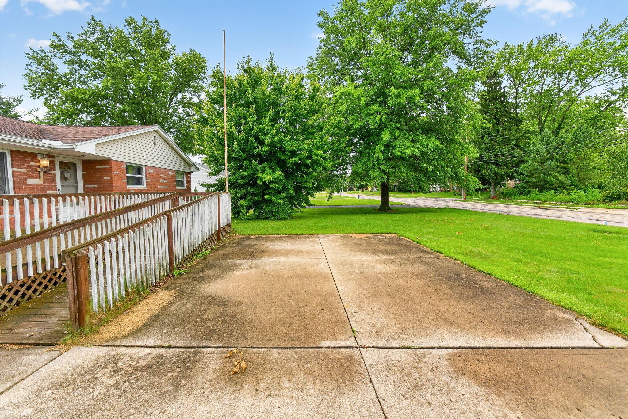 925 Collins Avenue Property Photo 7