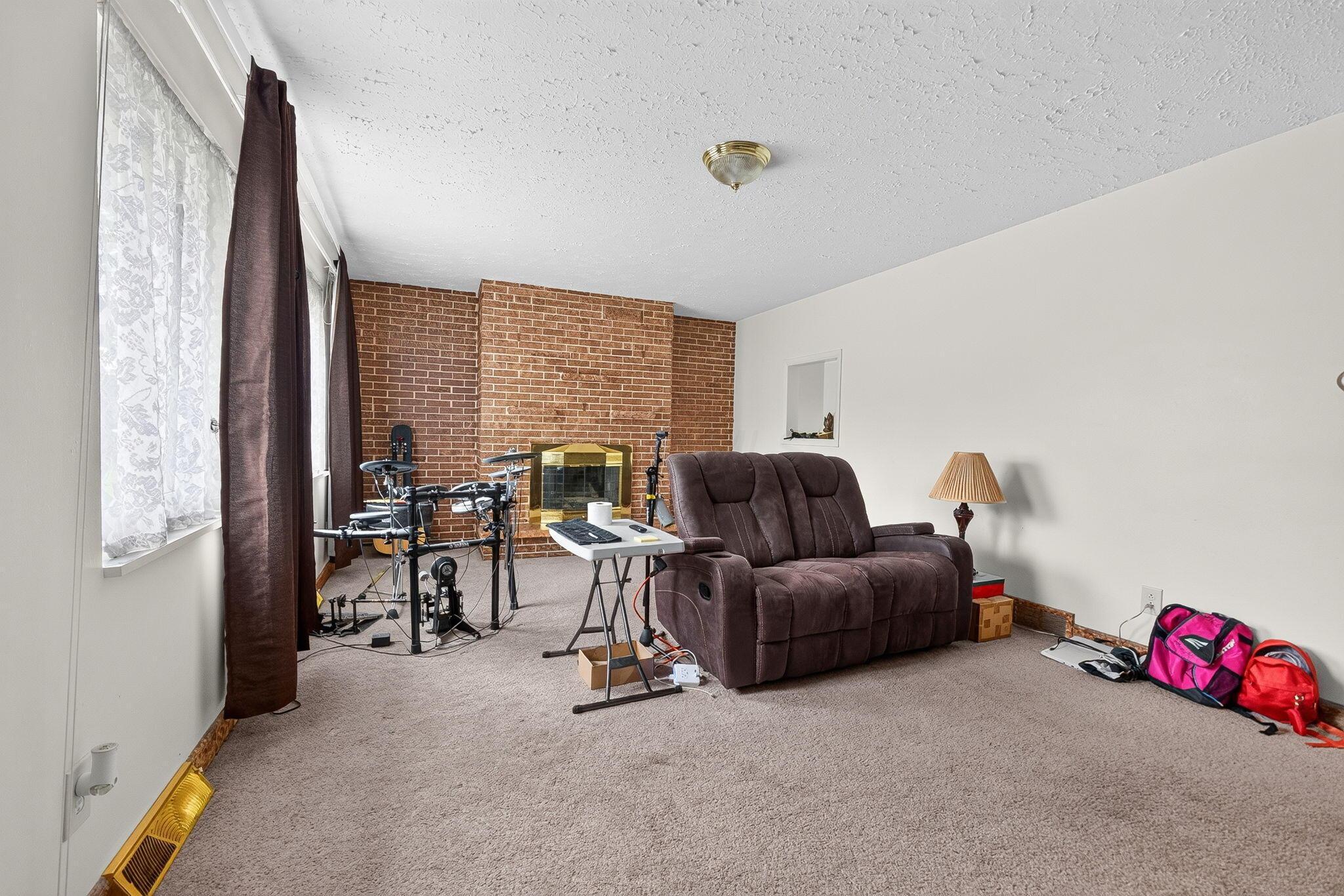 925 Collins Avenue Property Photo 8