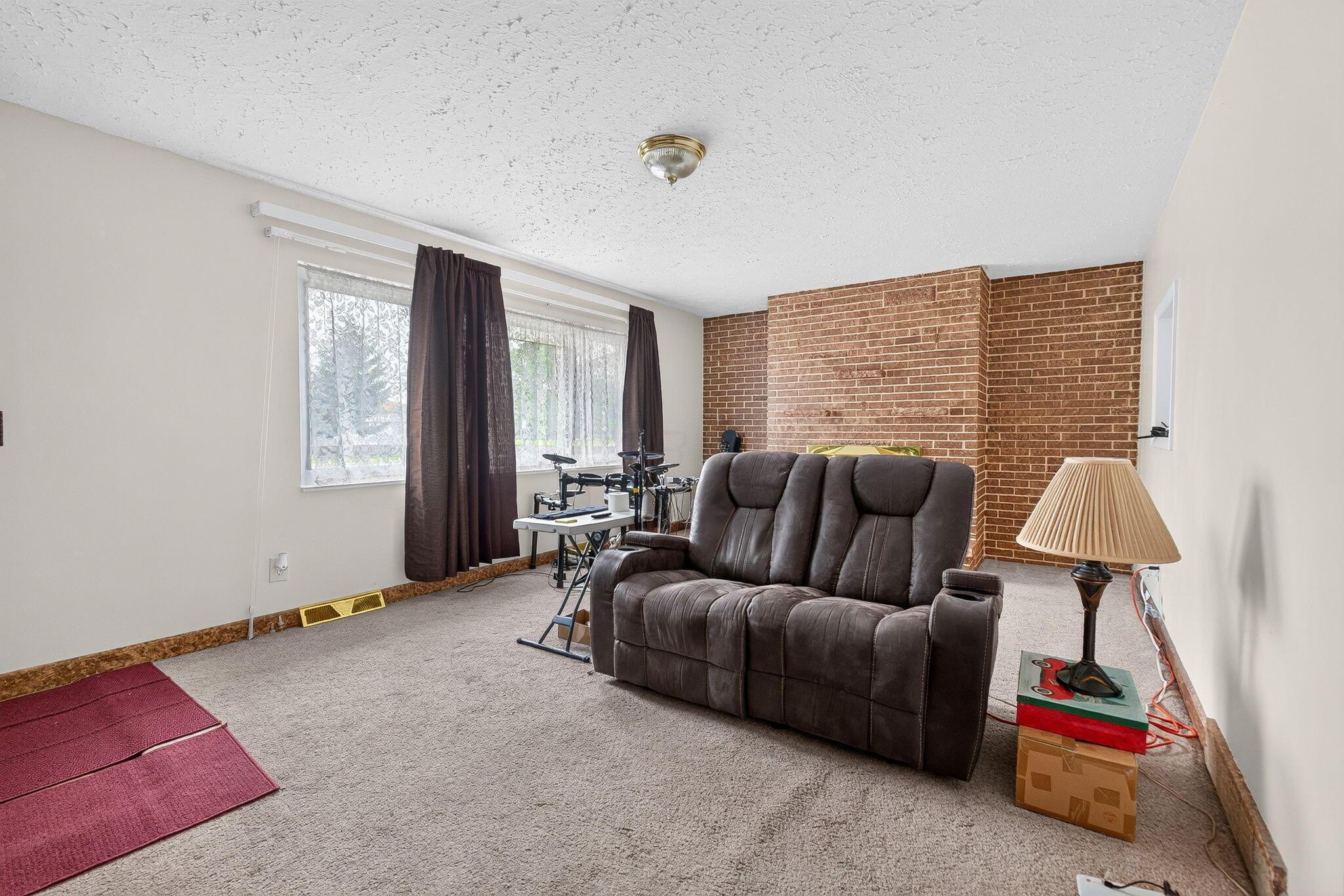 925 Collins Avenue Property Photo 9