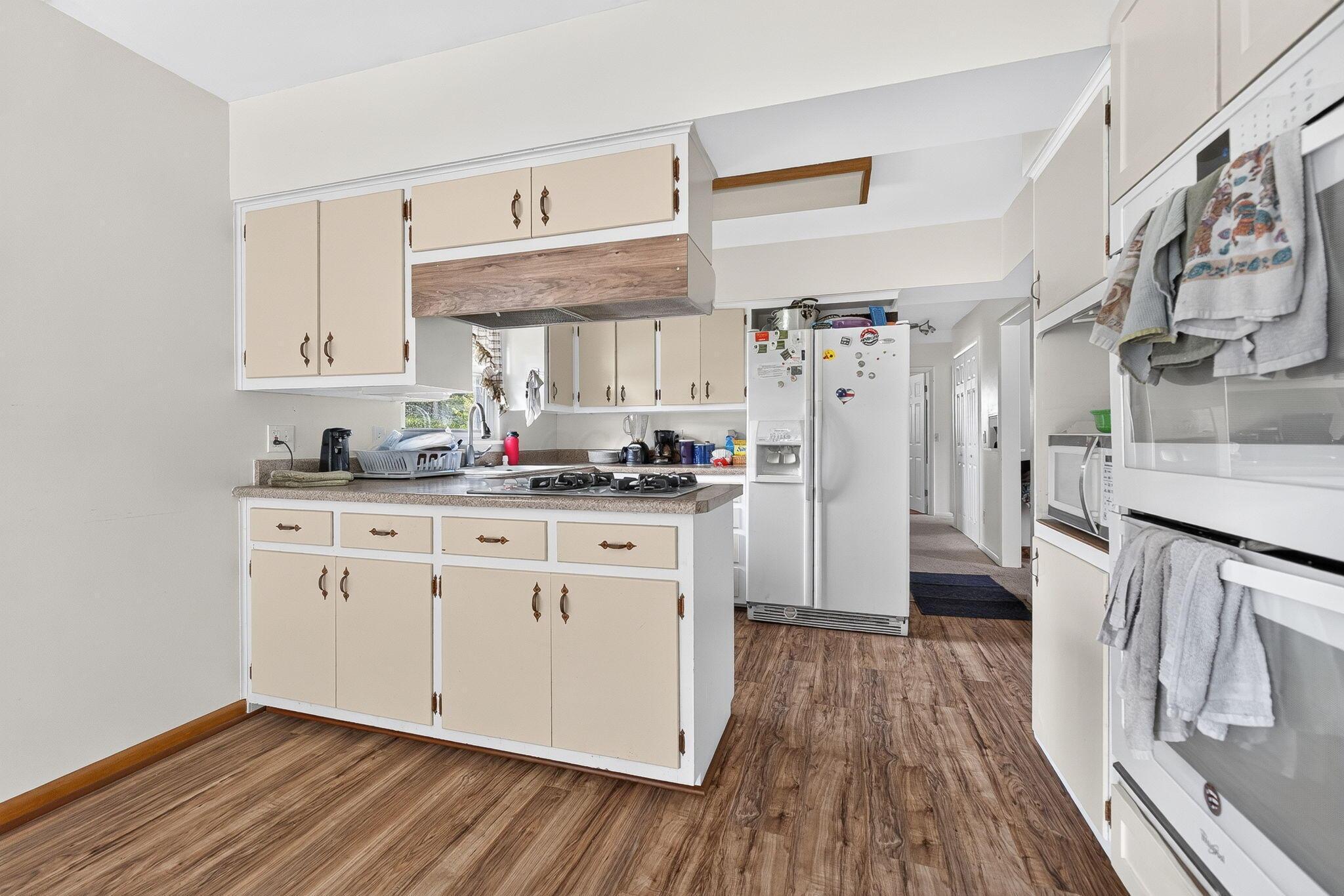 925 Collins Avenue Property Photo 12