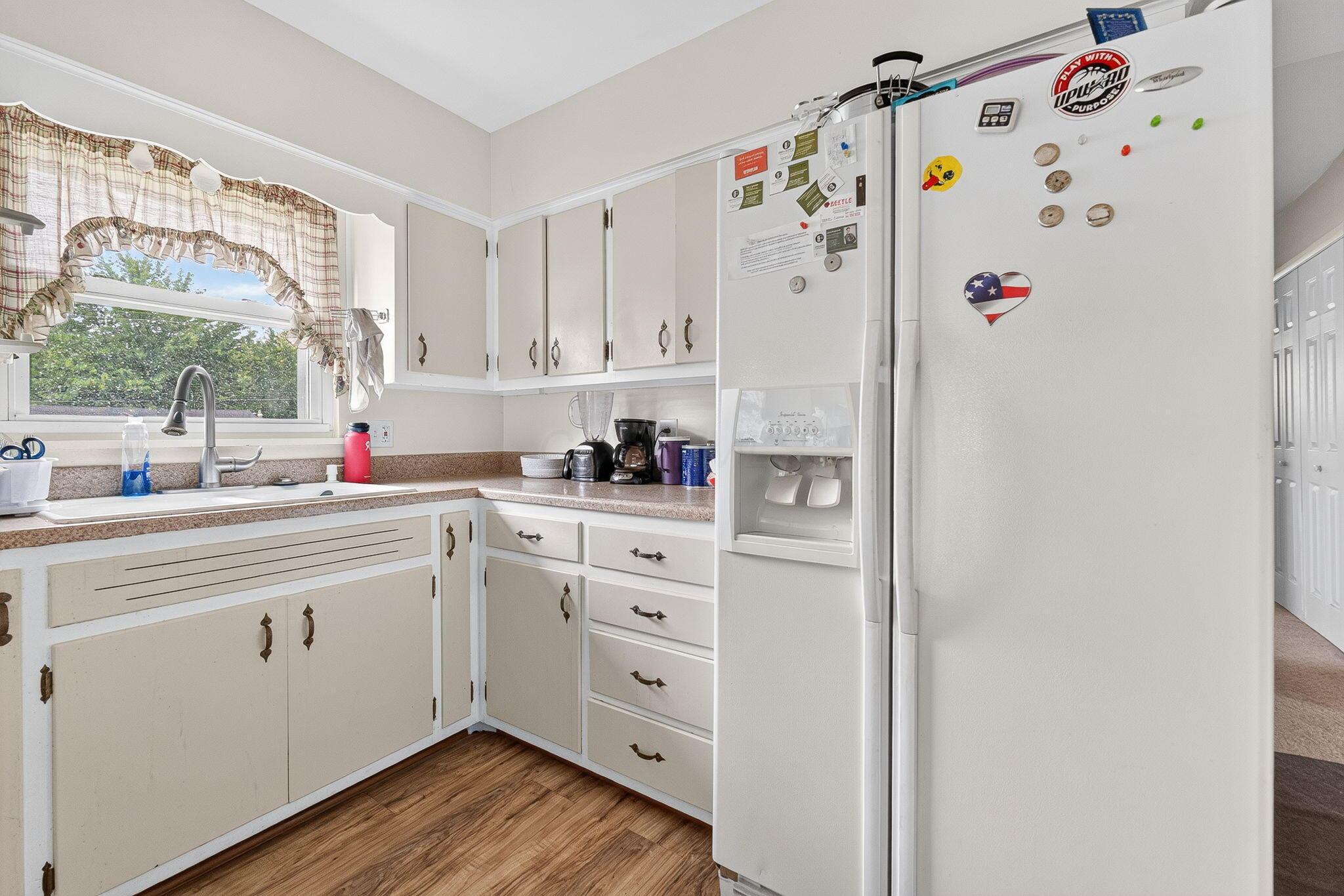 925 Collins Avenue Property Photo 14