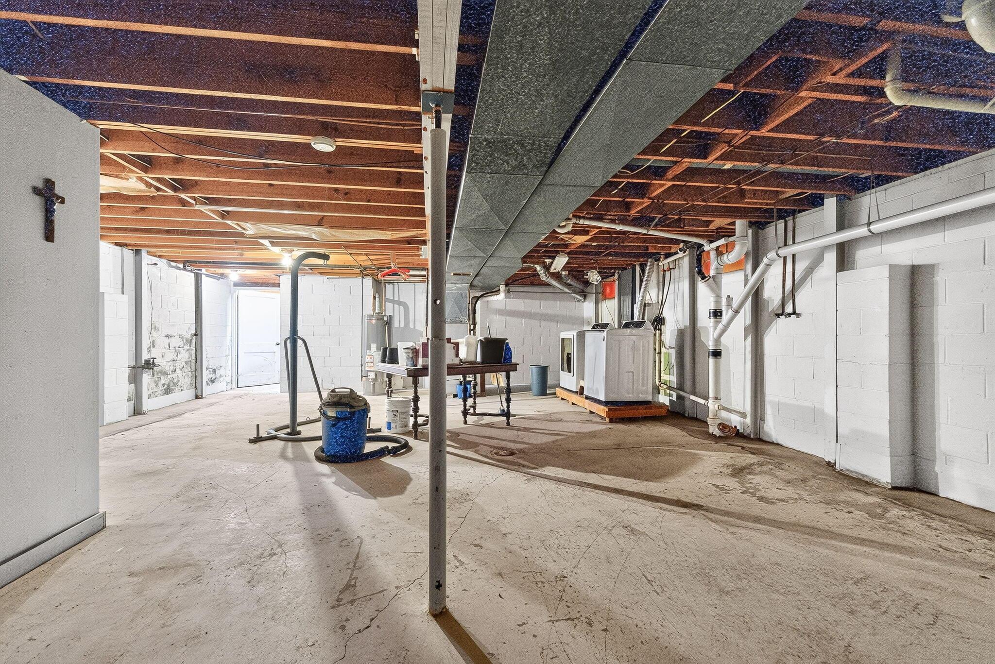 925 Collins Avenue Property Photo 33