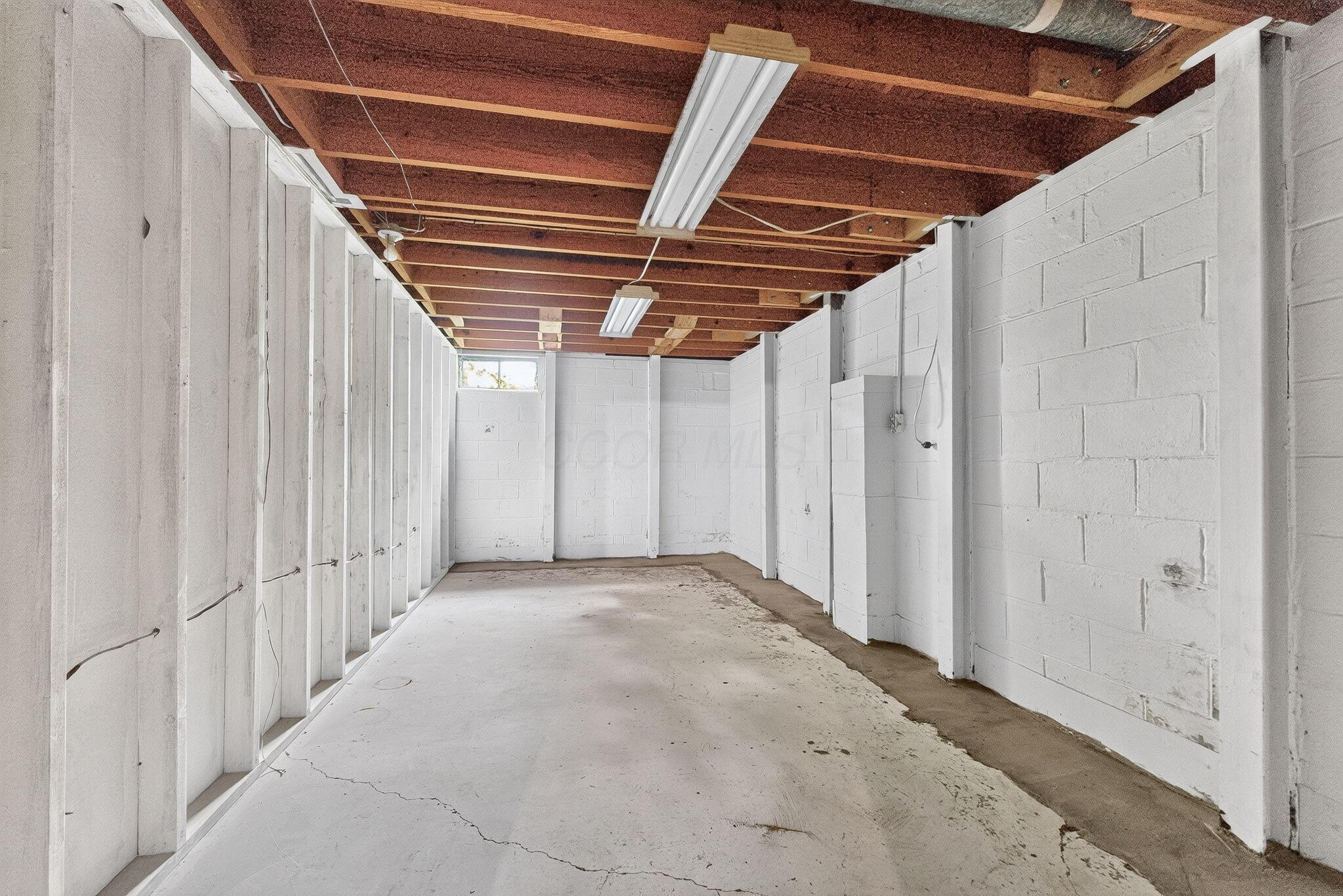 925 Collins Avenue Property Photo 35