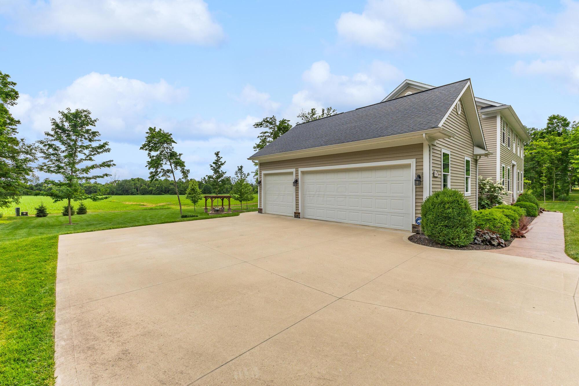 9596 Woodridge Circle Property Photo 4