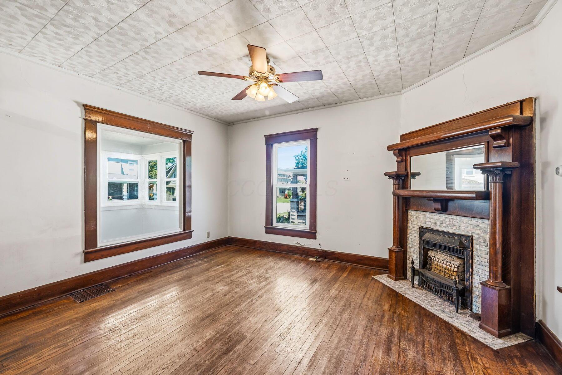 638 Windsor Street Property Photo 7