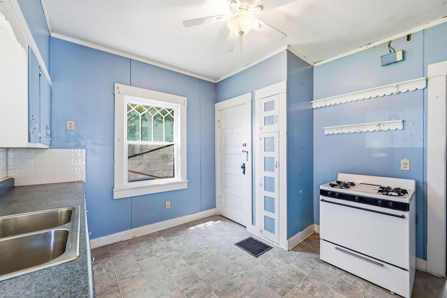 638 Windsor Street Property Photo 12
