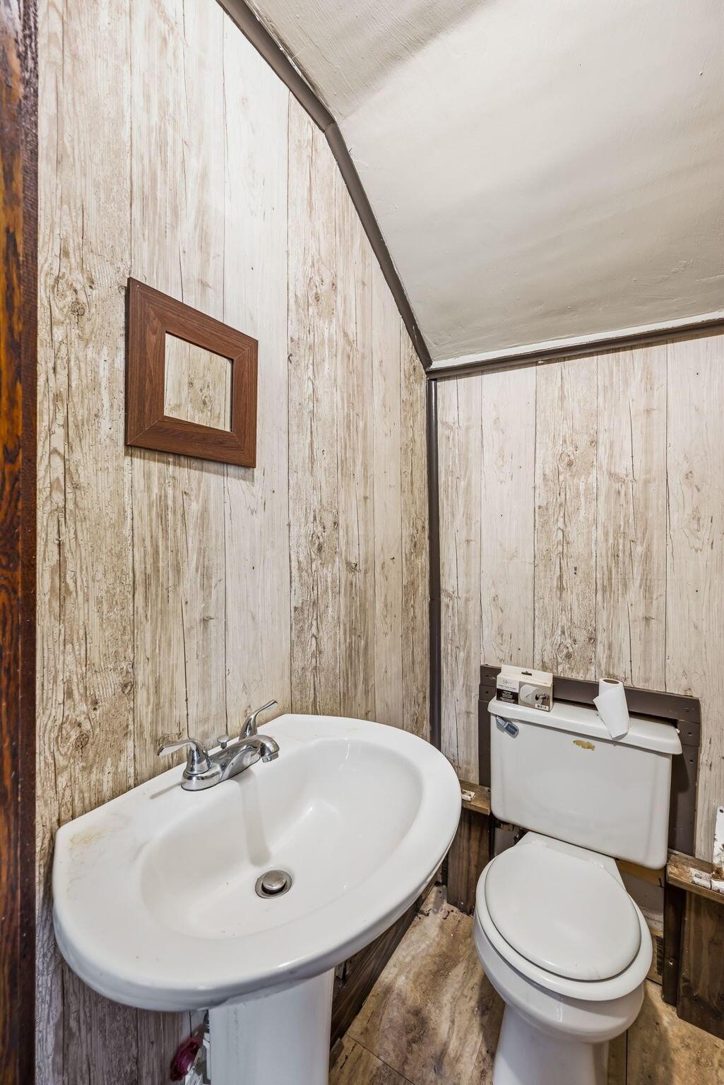 638 Windsor Street Property Photo 17