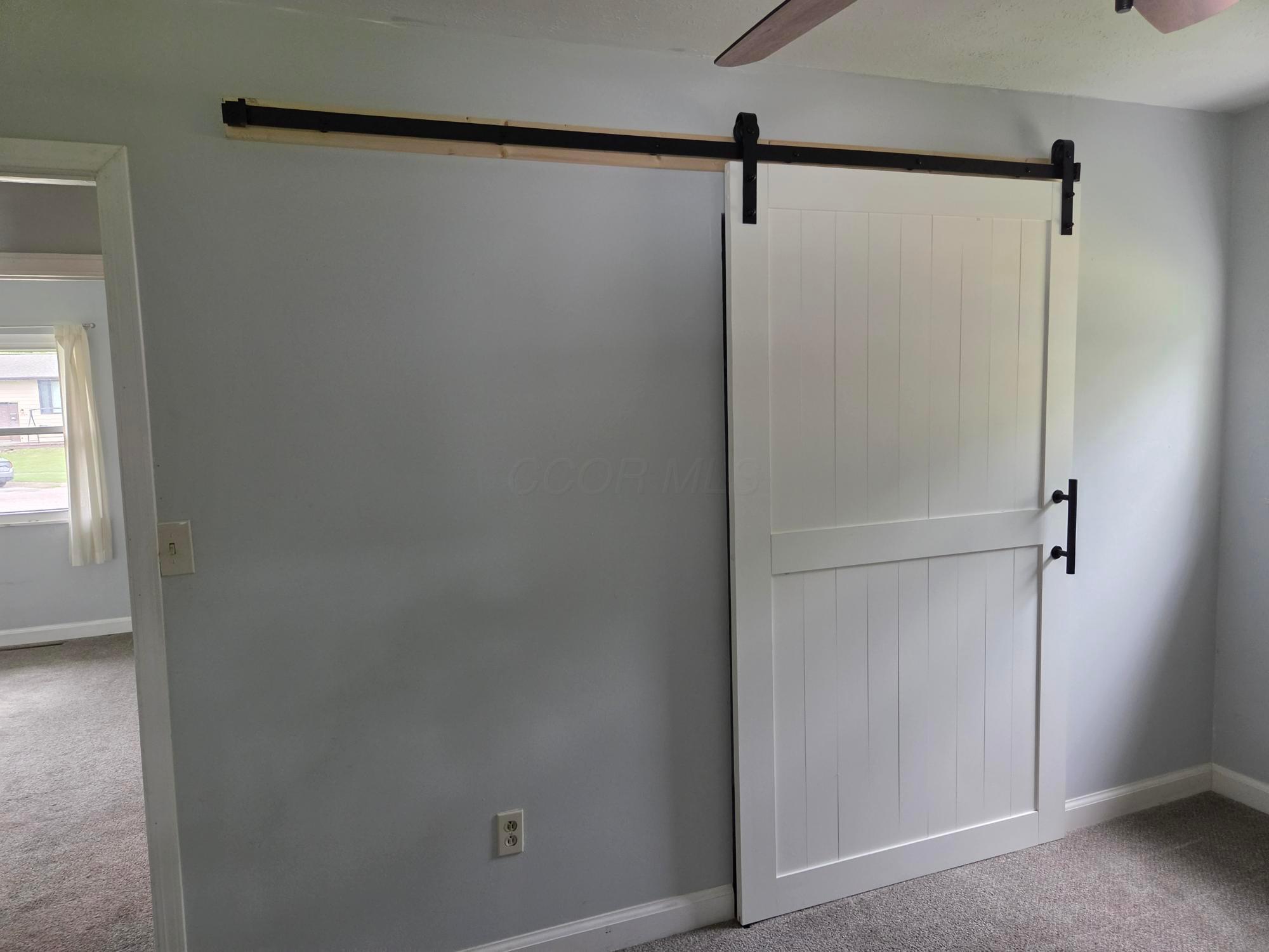 3325 Latonia Property Photo 4