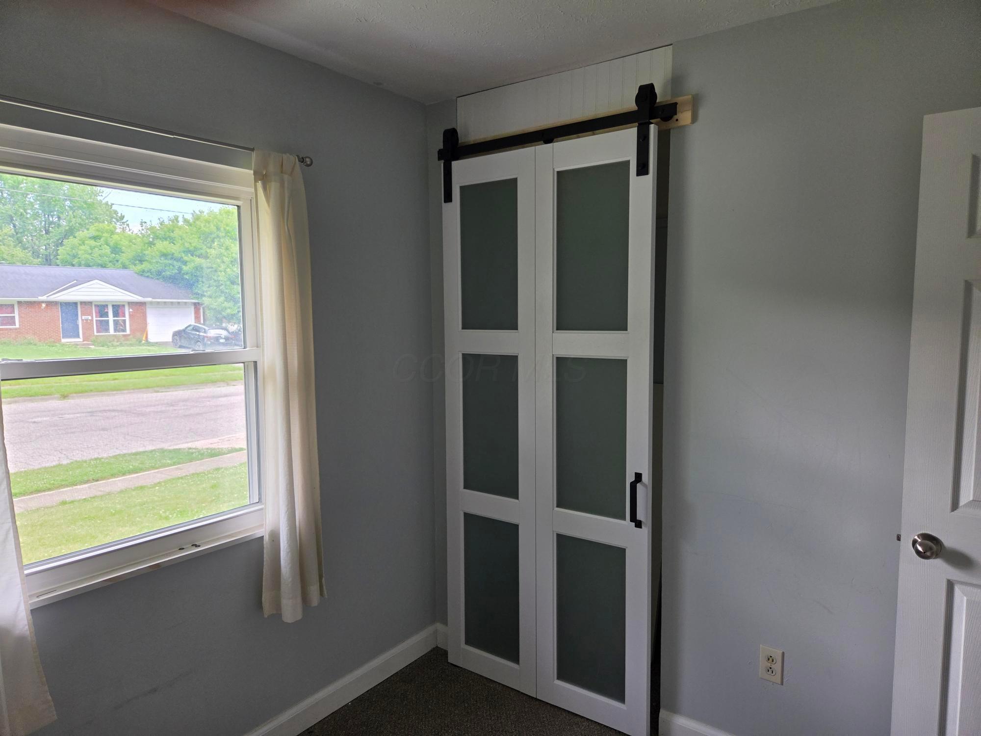 3325 Latonia Property Photo 6