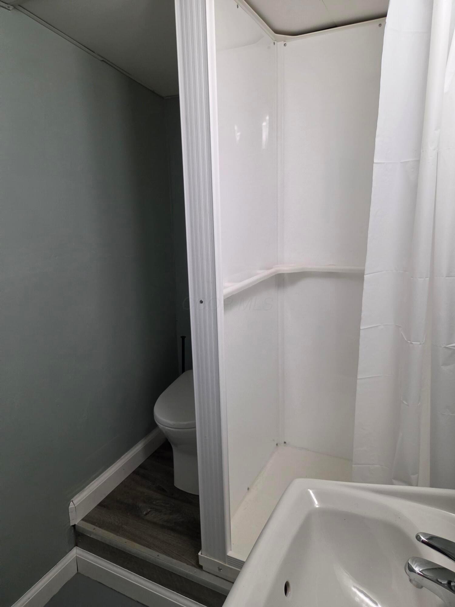 3325 Latonia Property Photo 12